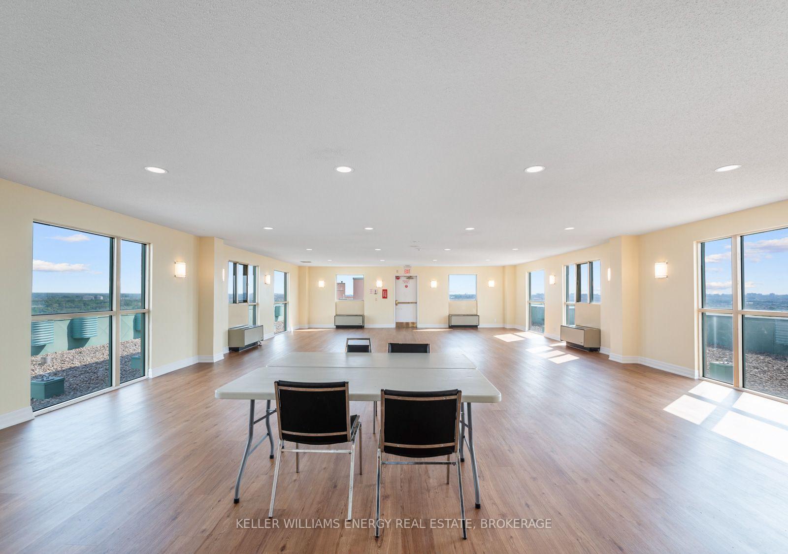 2 Bedrooms Condo at 41 Markbrook,  Toronto For sale