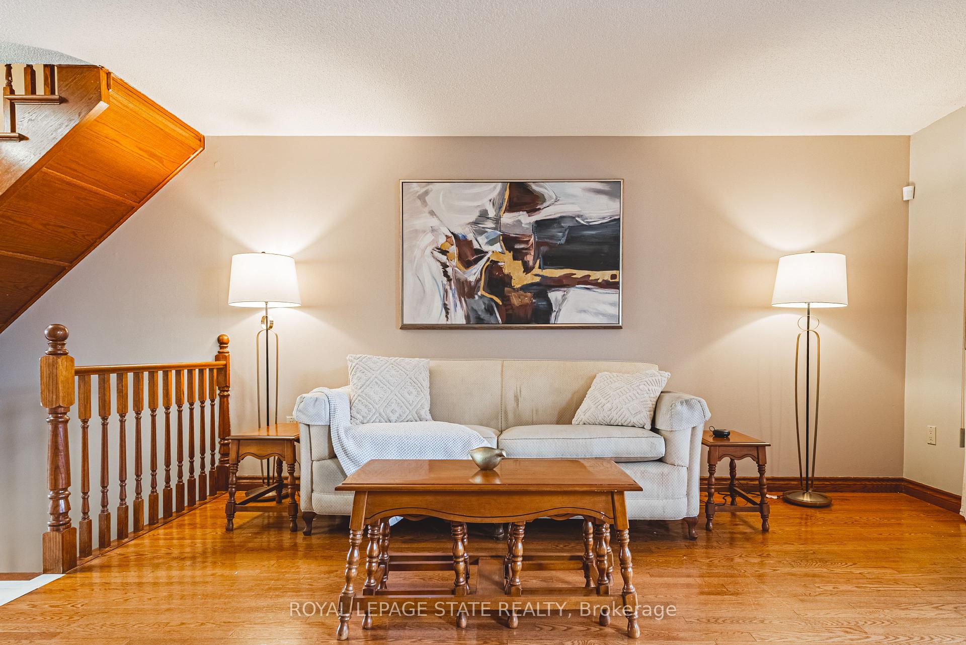 3 Bedrooms Condo at 100 Quigley, Hamilton For sale