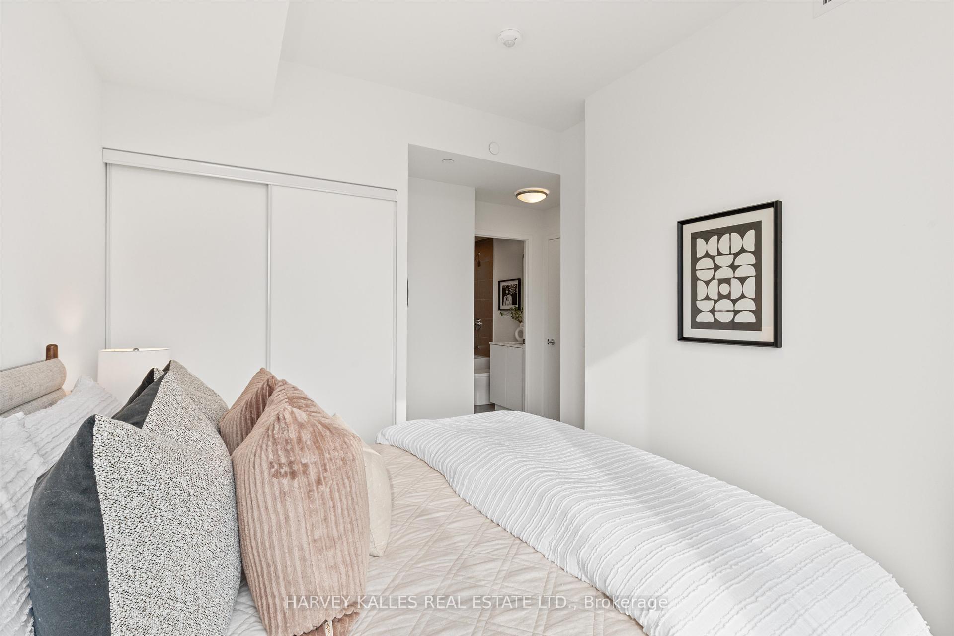 2 Bedrooms Condo at 270 Dufferin, Toronto For sale