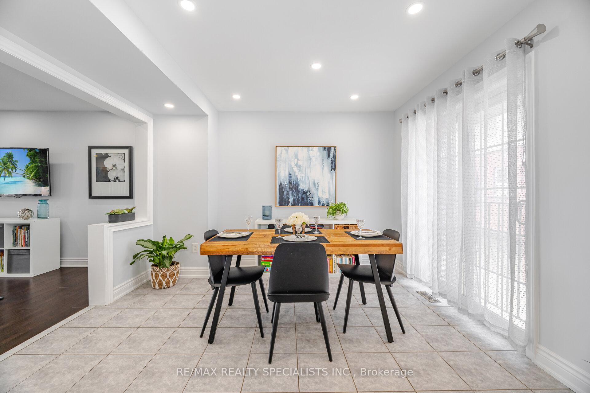 2 Bedrooms Condo at 2341 Parkhaven, Oakville For sale