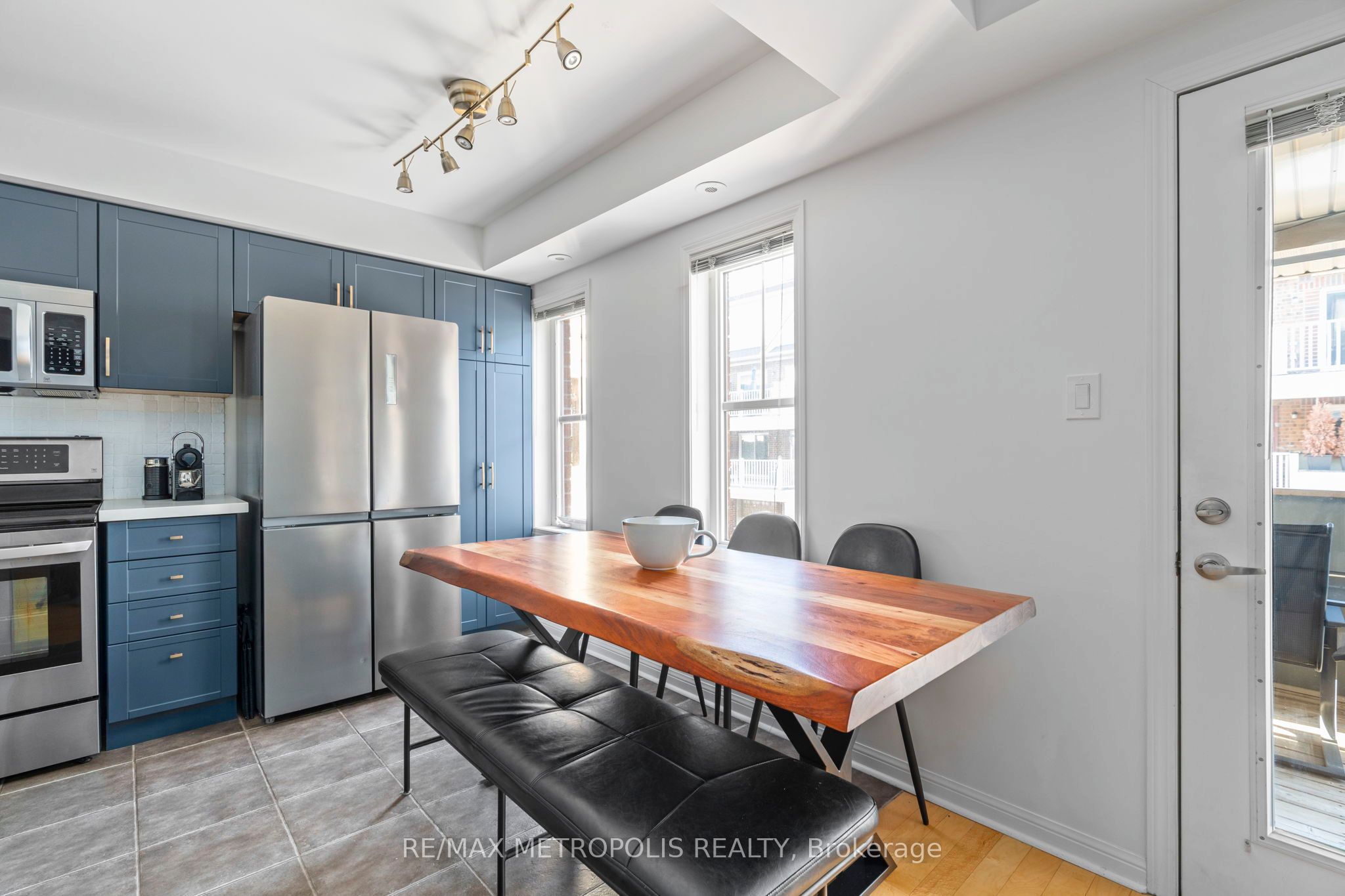 734 Neighbourhood Circle, #4