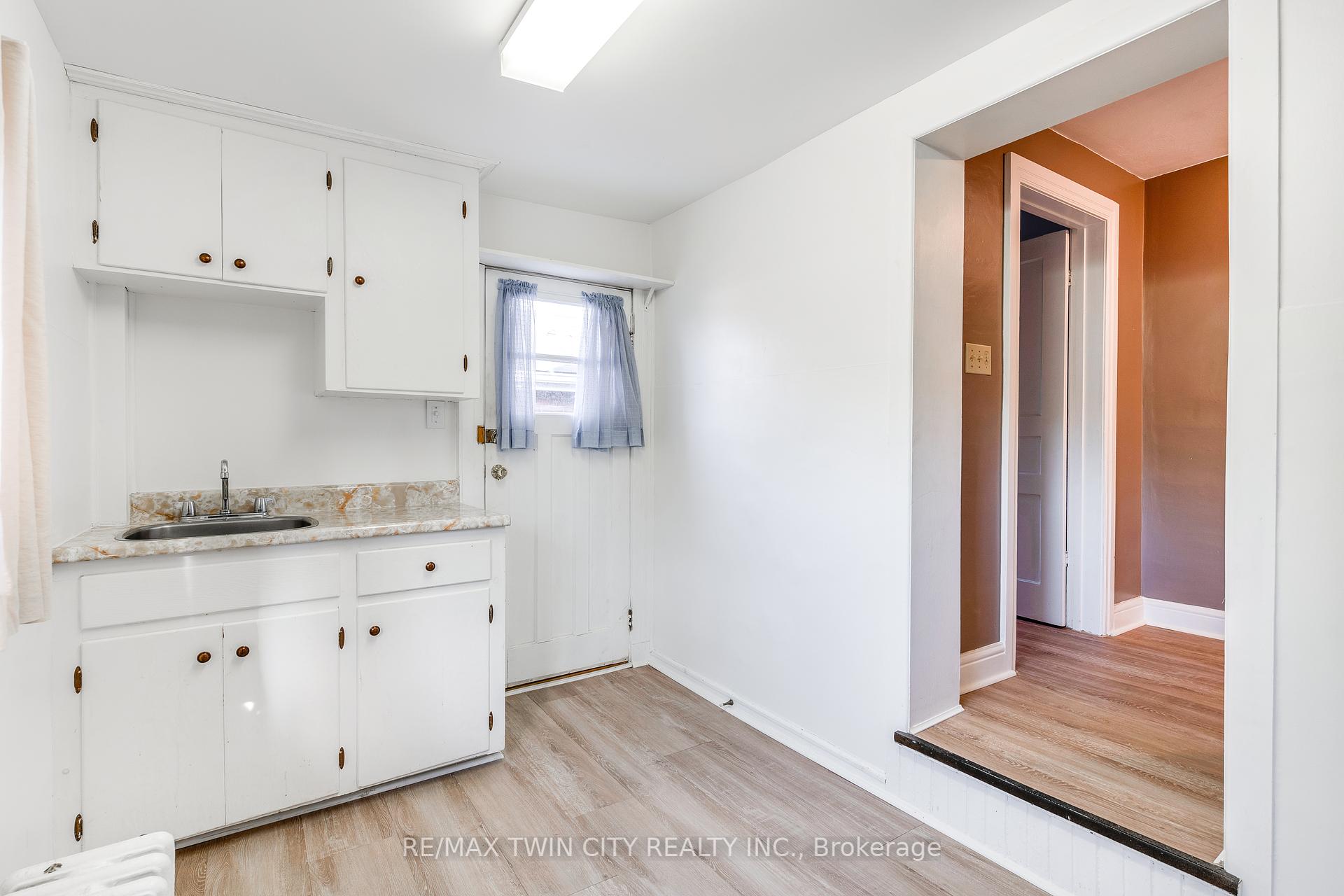 4 Bedrooms Other at 45 East Bend, Hamilton For sale