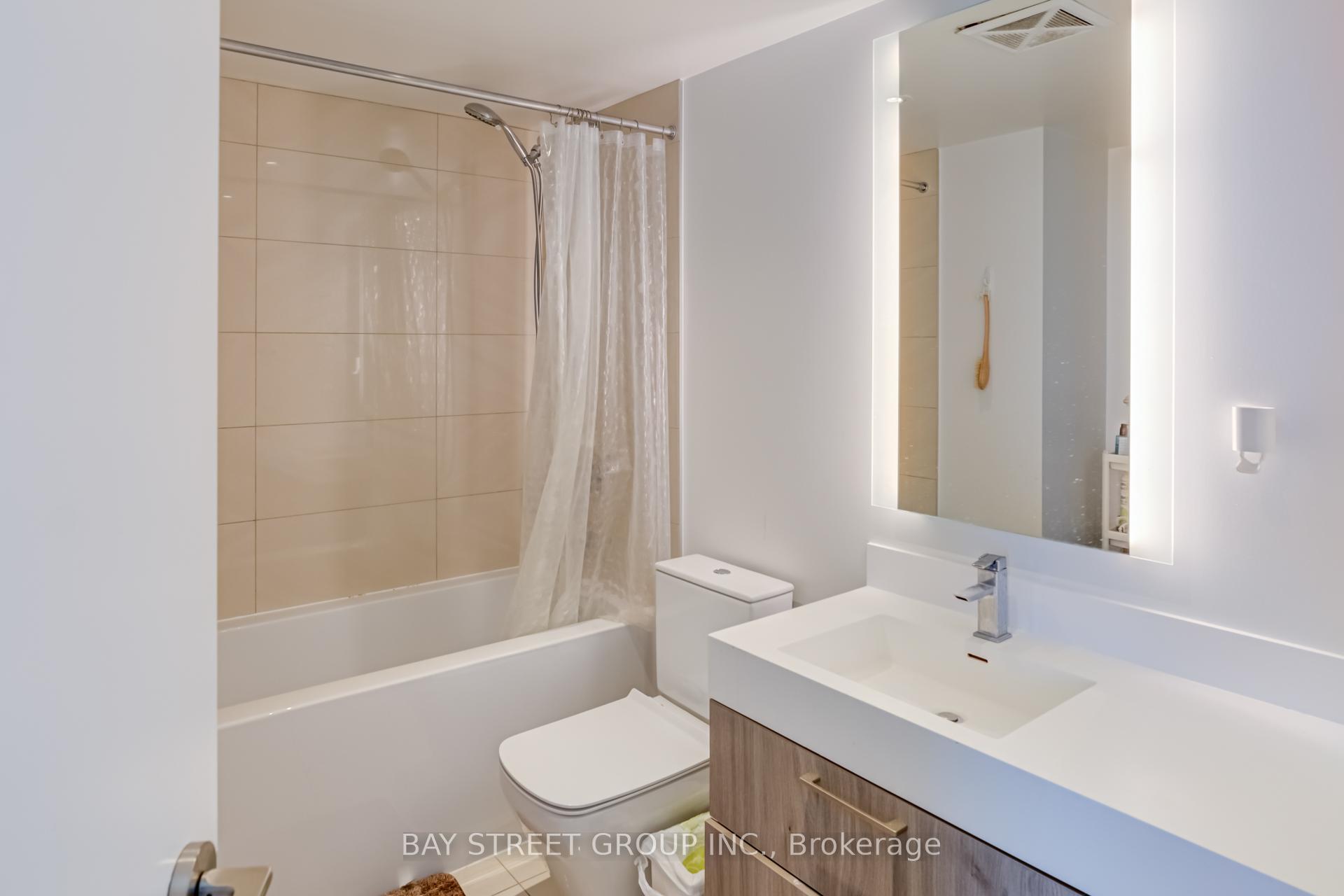 2 Bedrooms Condo at 1 Yorkville, Toronto For sale