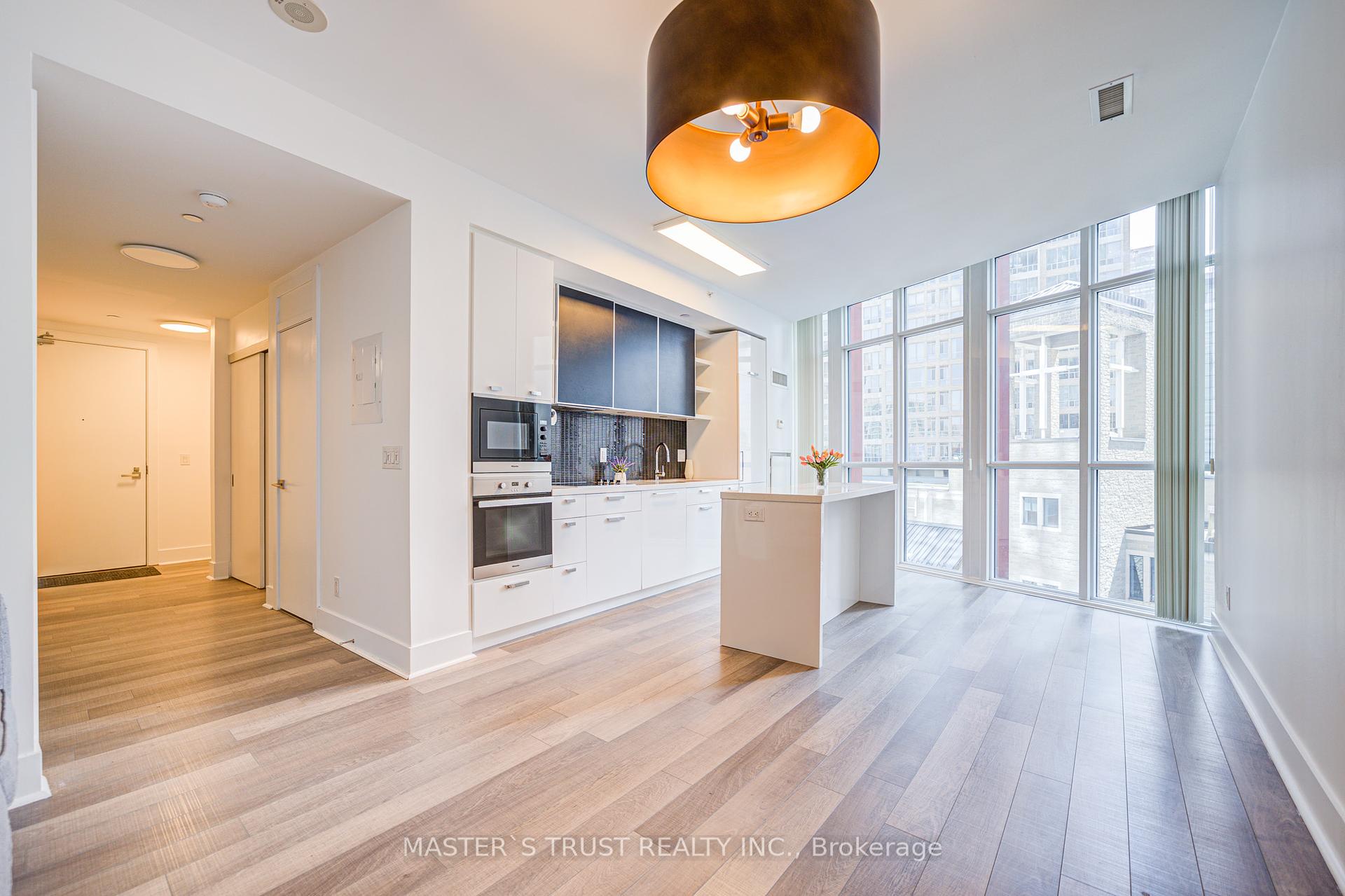 2 Bedrooms Condo at 32 Davenport, Toronto For sale