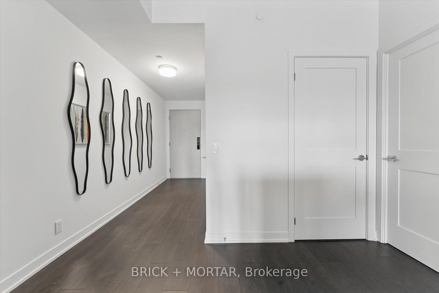 2 Bedrooms Condo at 1 Hillsdale, Toronto For sale