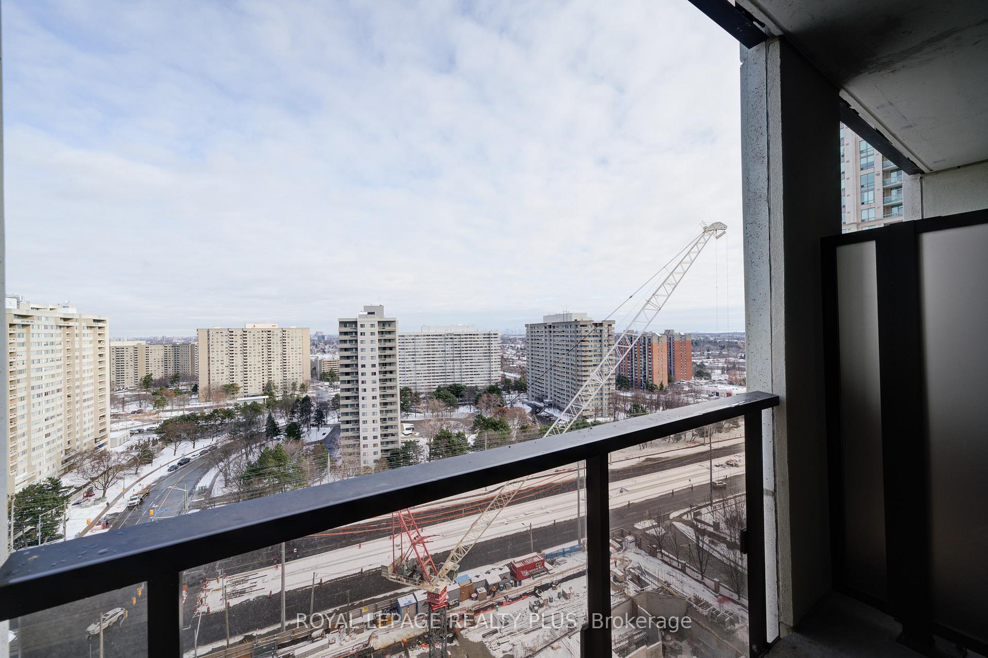 2 Bedrooms Condo at 30 Elm, Mississauga For sale
