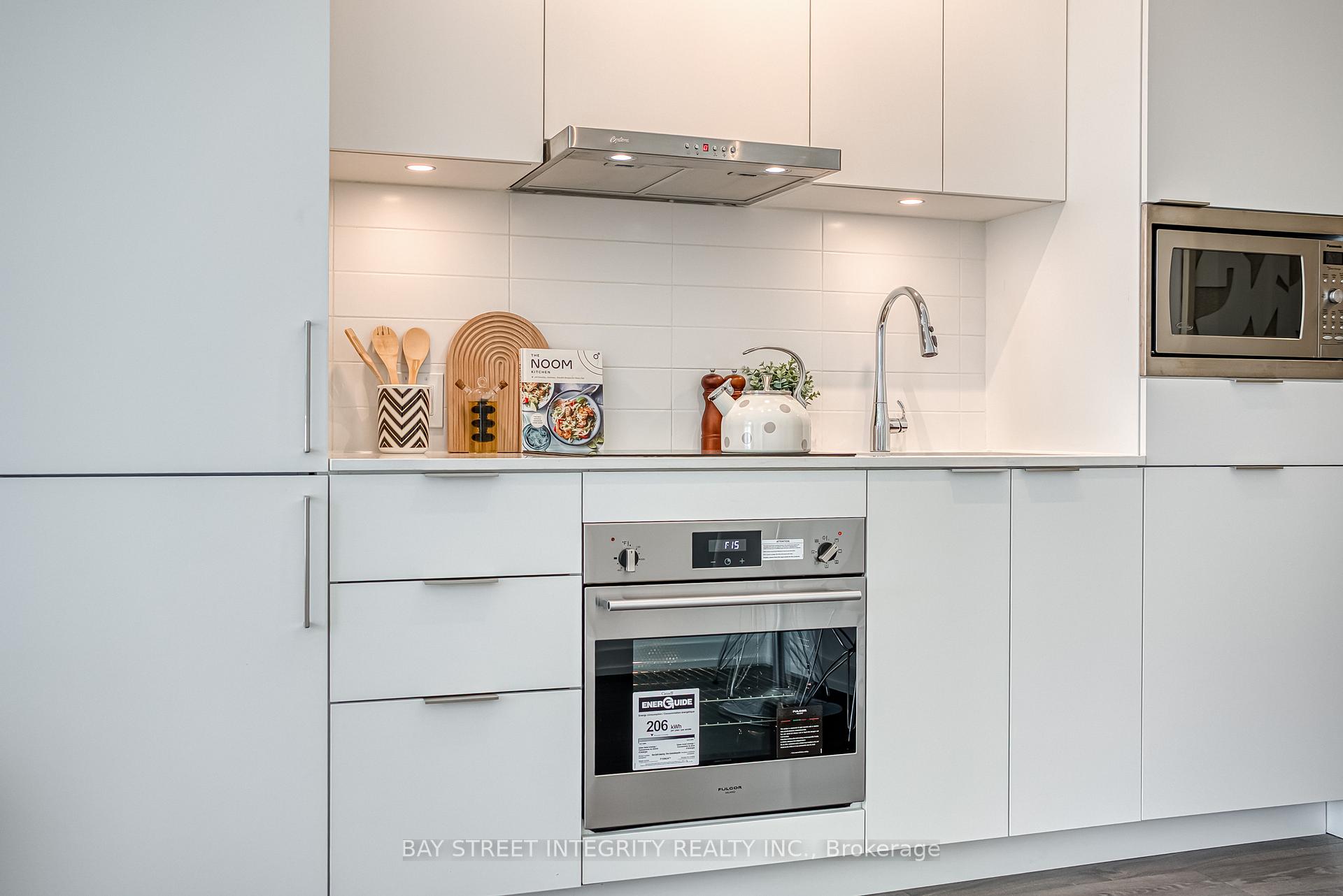 1 Bedroom Condo at 7 Golden Lion, Toronto For sale