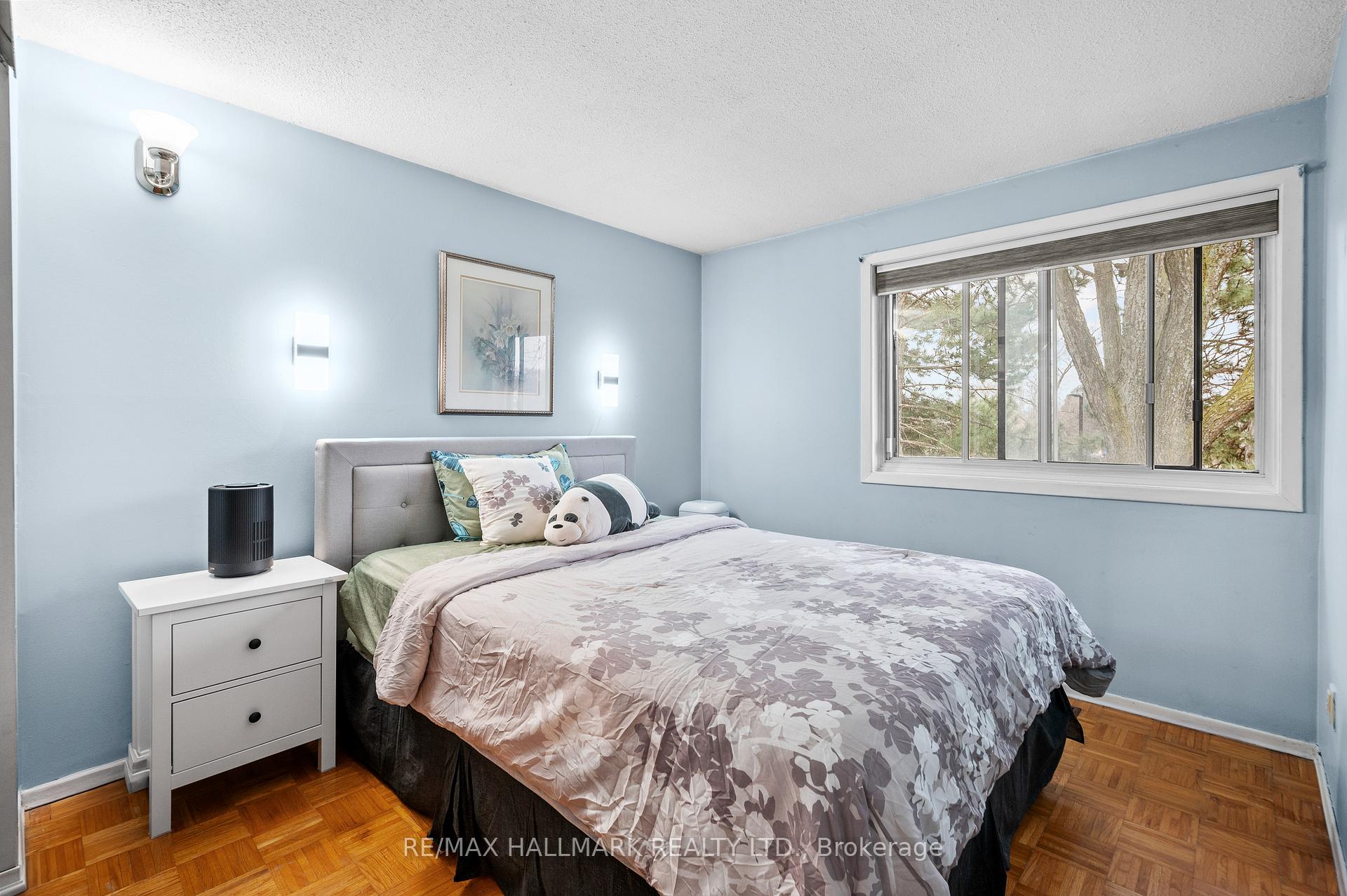 3 Bedrooms Condo at 6679 Shelter Bay,  Mississauga For sale