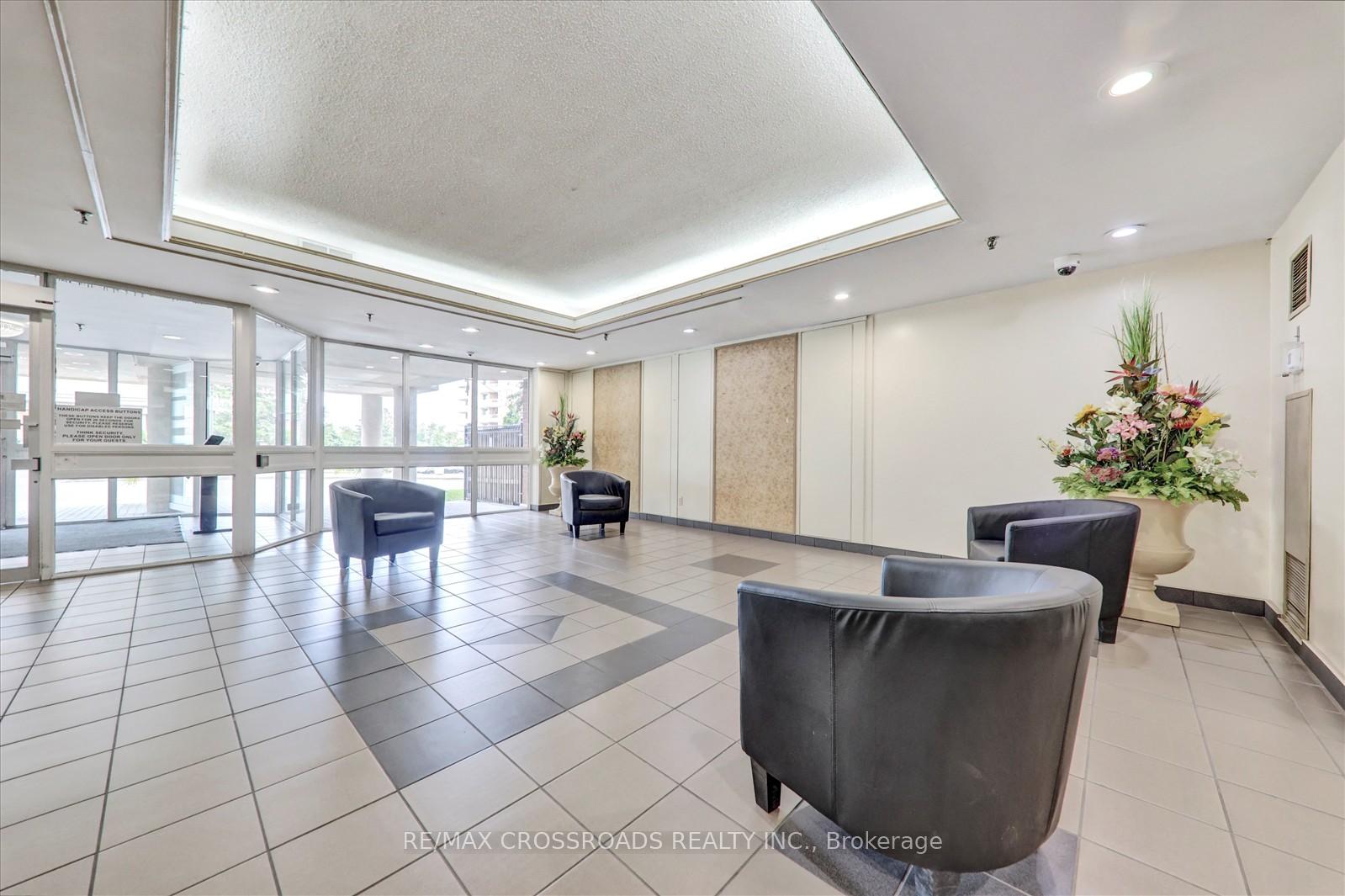 2 Bedrooms Condo at 400 Mclevin, Toronto For sale