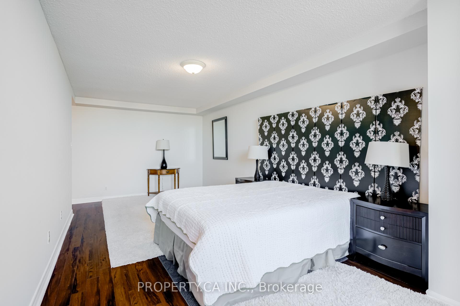 3 Bedrooms Condo at 156 Enfield, Mississauga For sale