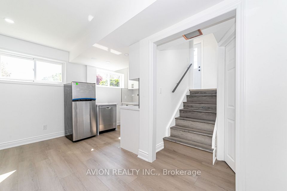 738 Hillcrest