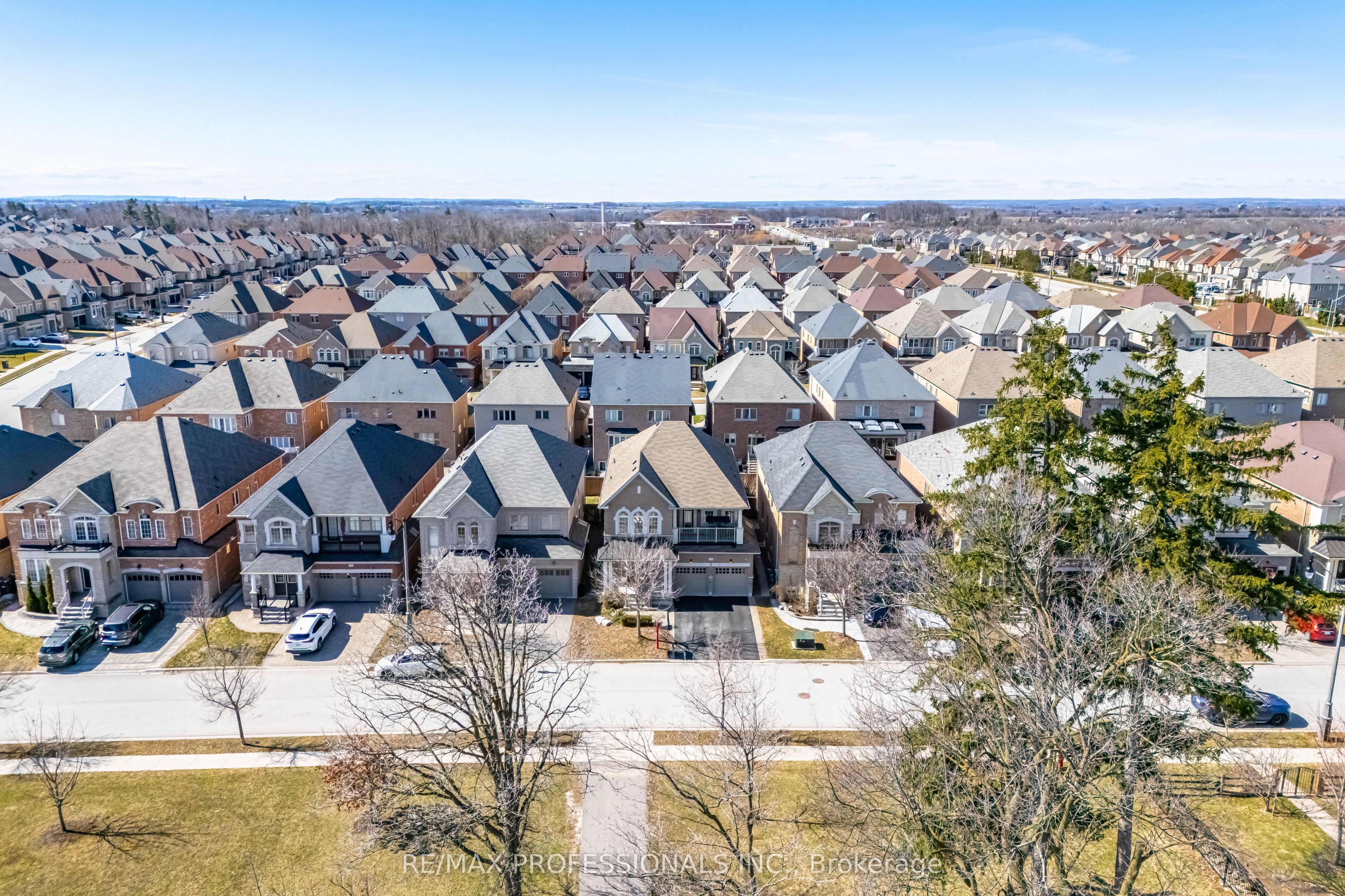 35 Lampman Crescent