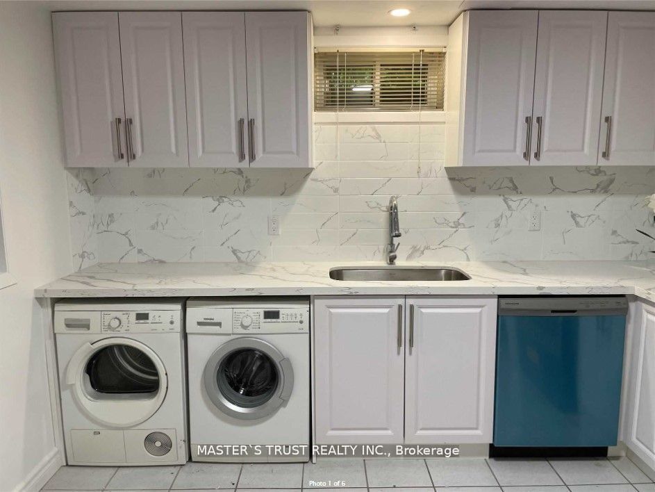 1443 Pilgrims Way, Oakville, ON L6M 2W4