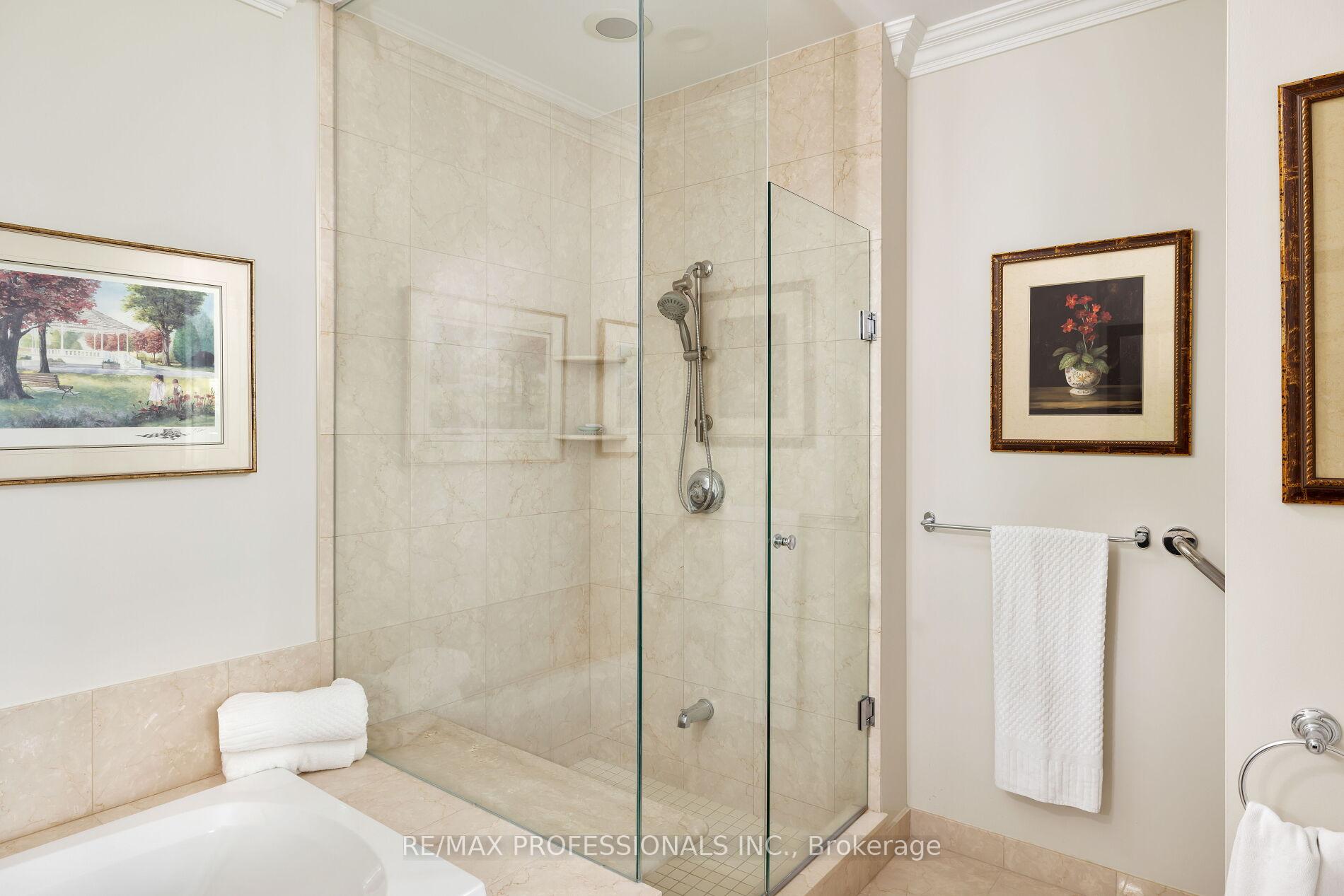 3 Bedrooms Condo at 9 Burnhamthorpe, Toronto For sale