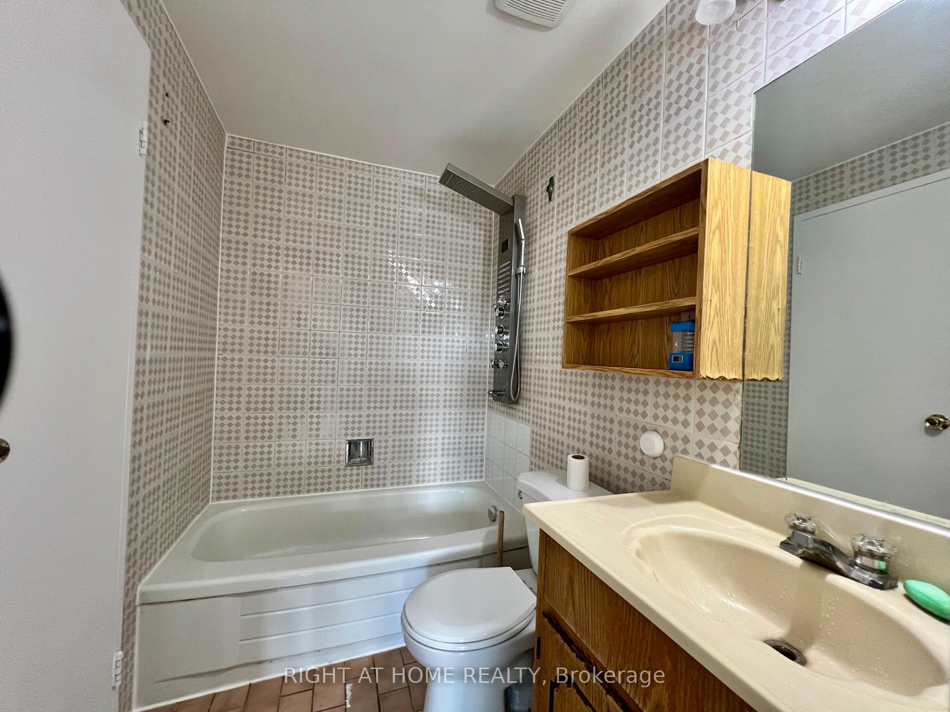 4 Bedrooms Condo at 286 Sprucewood, Toronto For sale