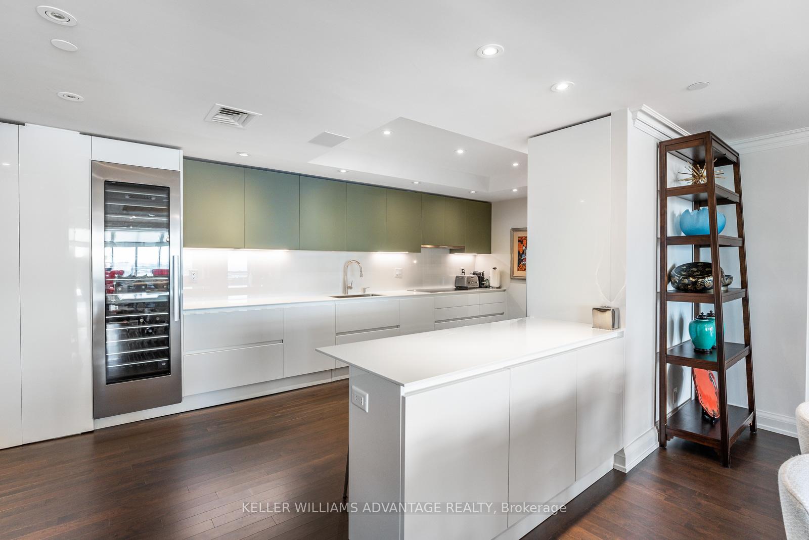 5 Bedrooms Condo at 211 Queens, Toronto For sale