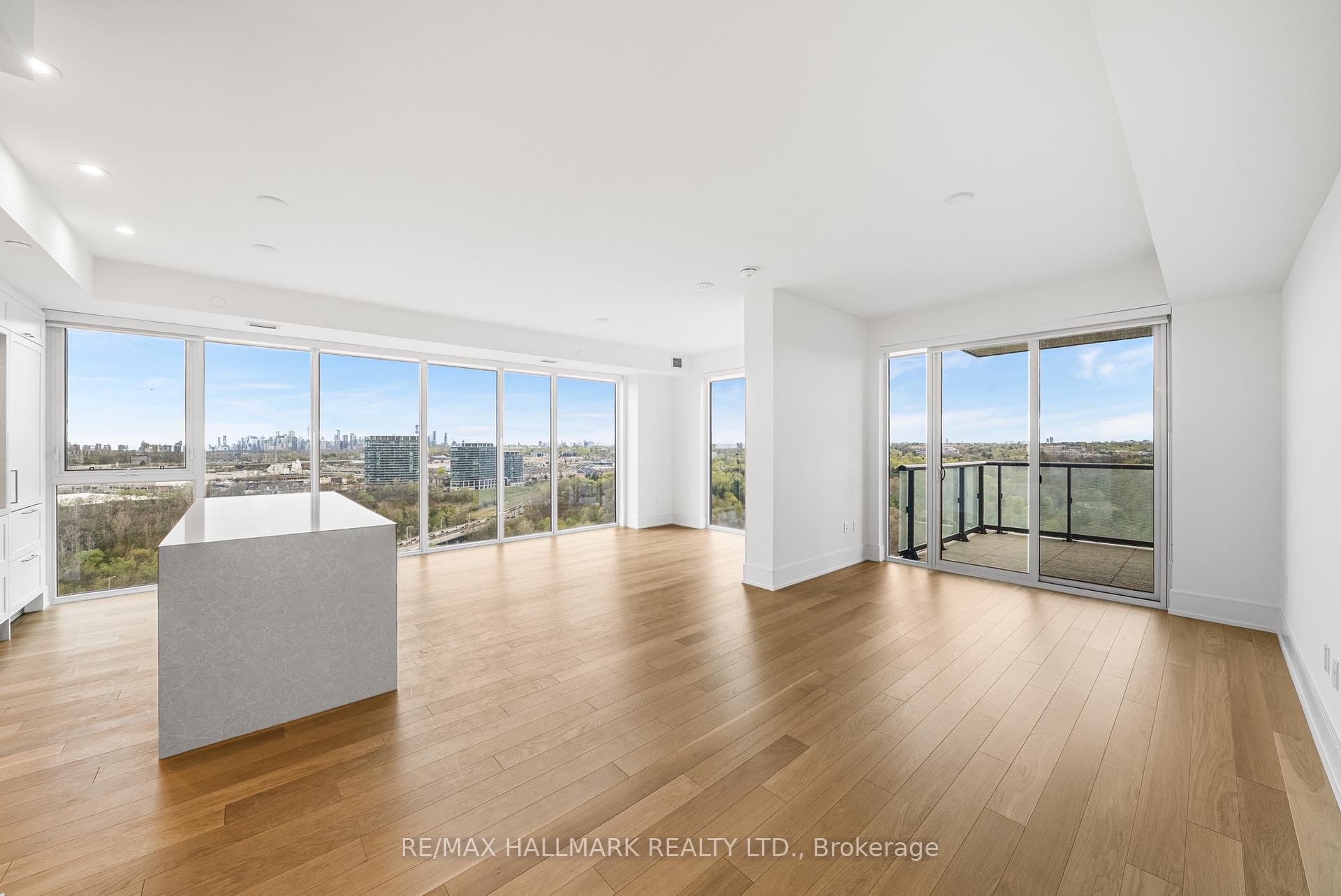 3 Bedrooms Condo at 10 Inn On The Park, Toronto For sale