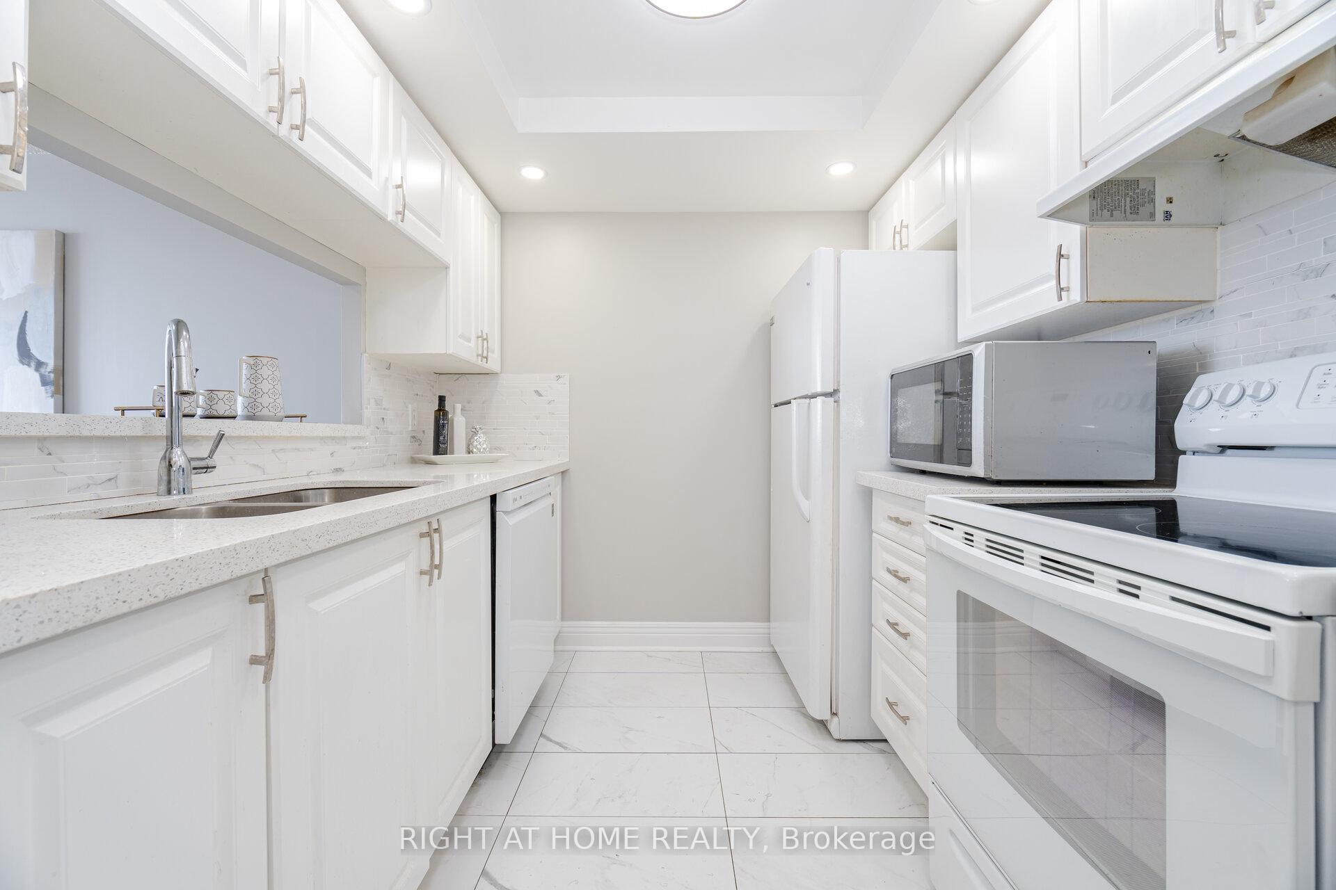 2 Bedrooms Condo at 1470 Midland, Toronto For sale