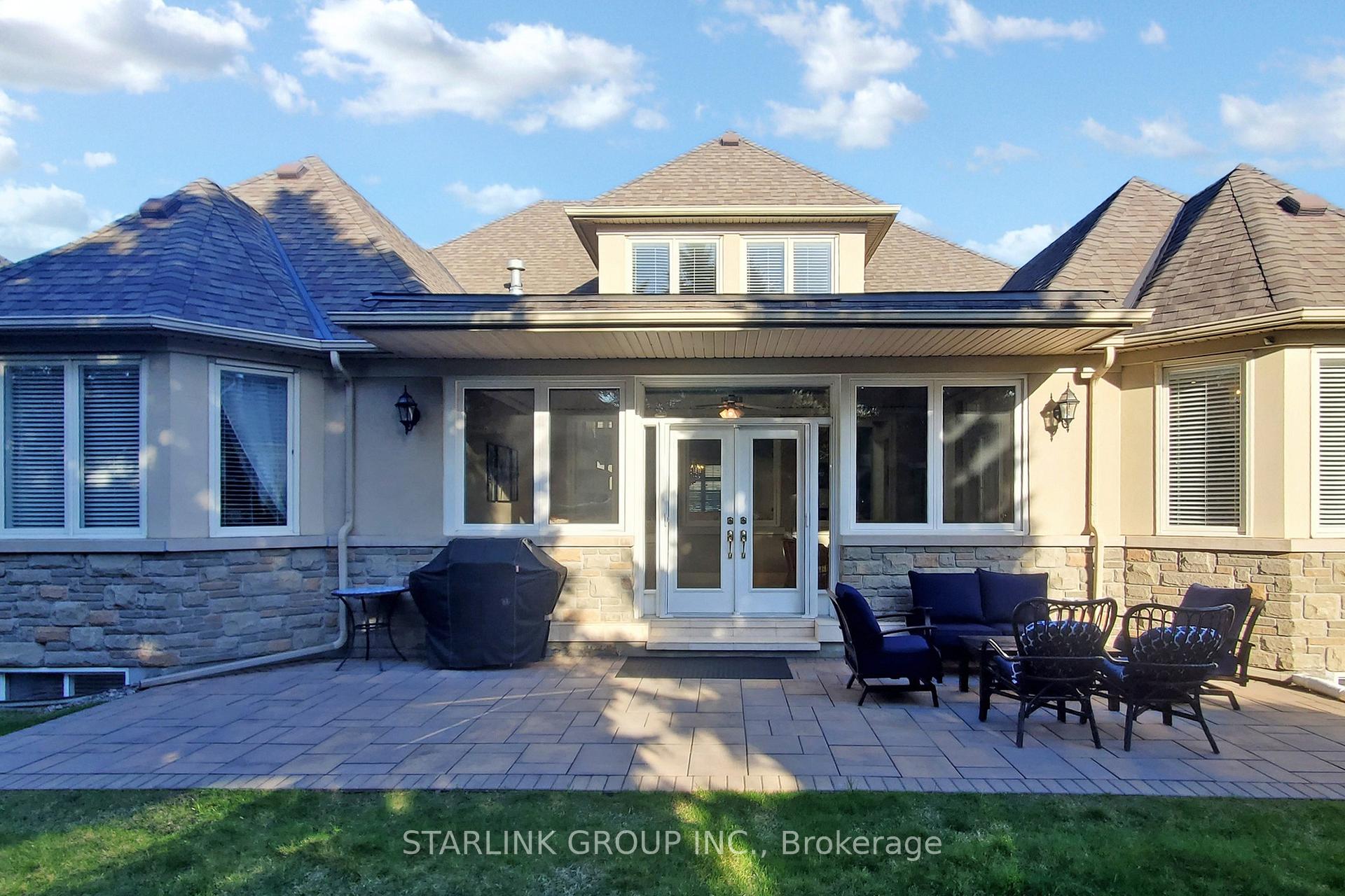 6 Bedrooms Condo at 729 Hidden Grove,  Mississauga For sale