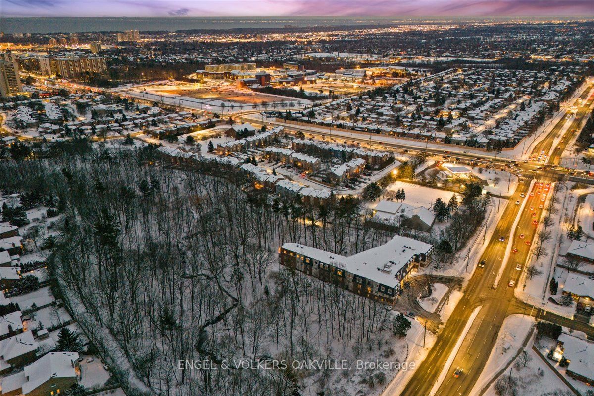 390 Upper Middle Road E, #306