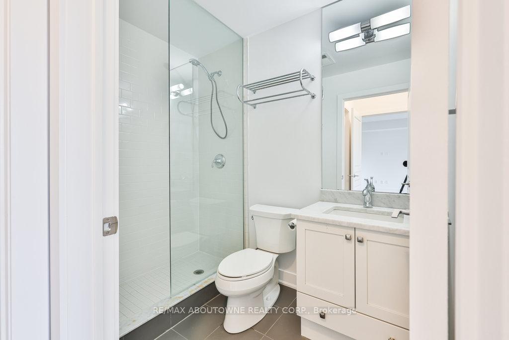 2 Bedrooms Condo at 128 Garden, Oakville For sale