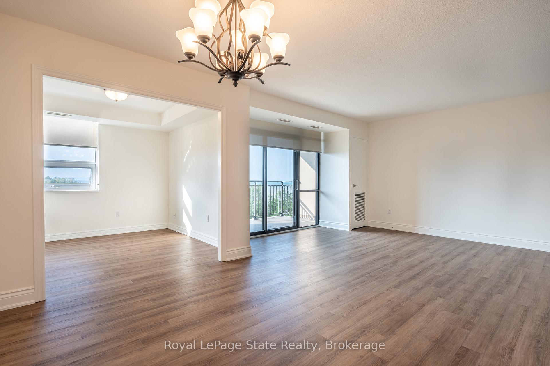 2 Bedrooms Condo at 500 Green,  Hamilton For sale