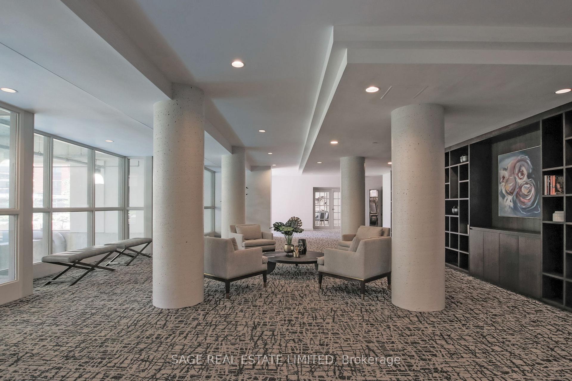 2 Bedrooms Condo at 15 Maitland, Toronto For sale