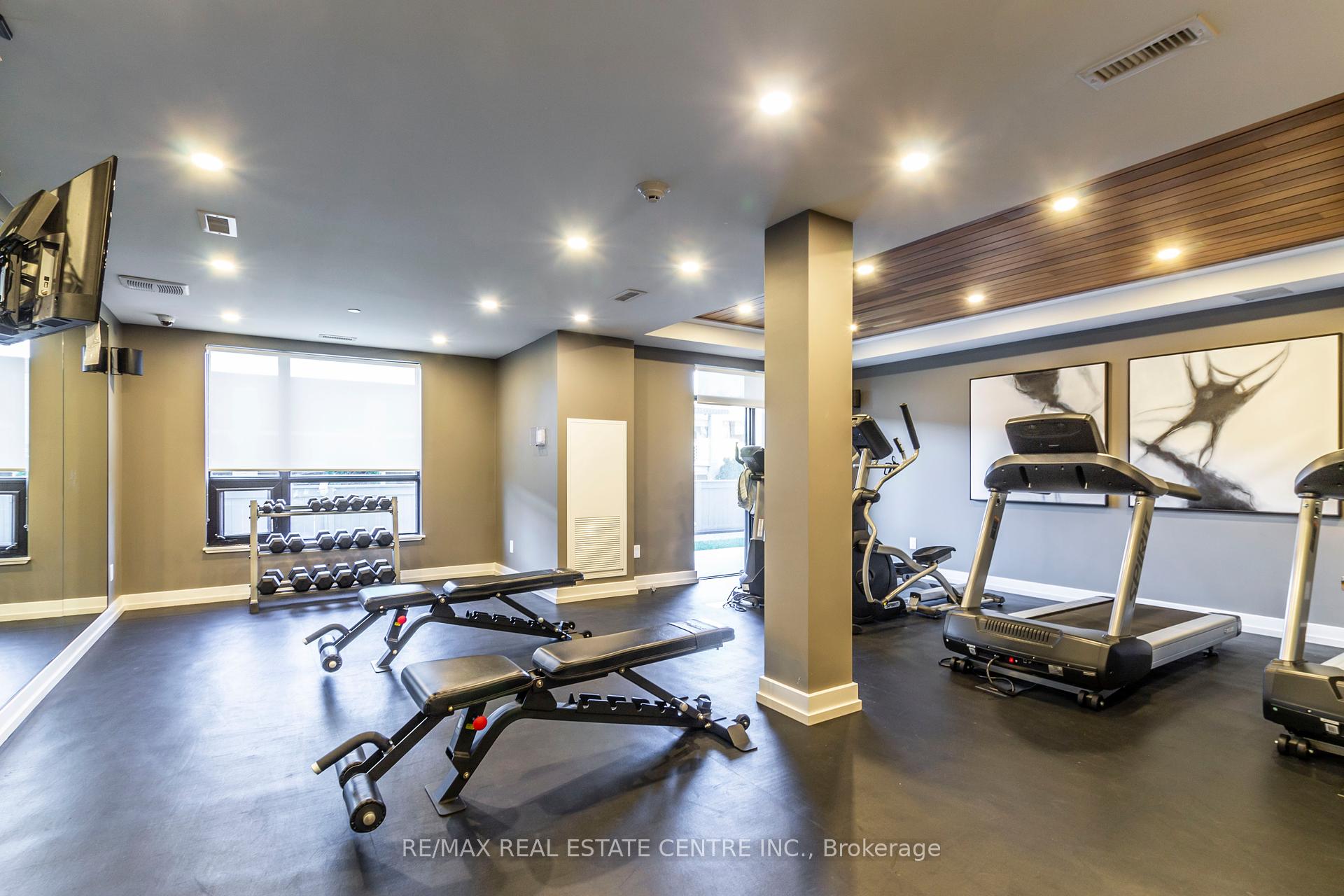2 Bedrooms Condo at 340 Plains, Burlington For sale