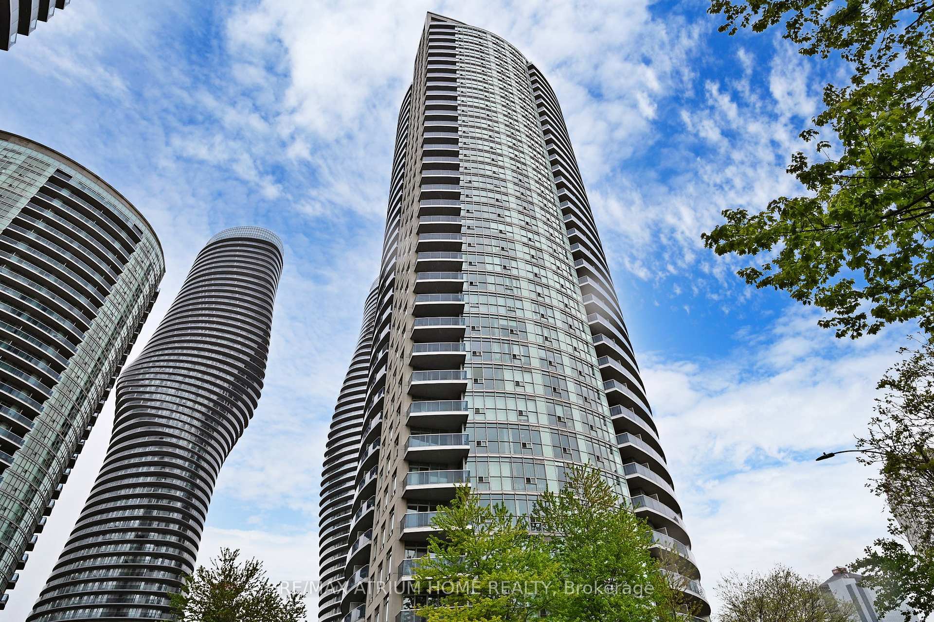 2 Bedrooms Condo at 80 Absolute, Mississauga For sale