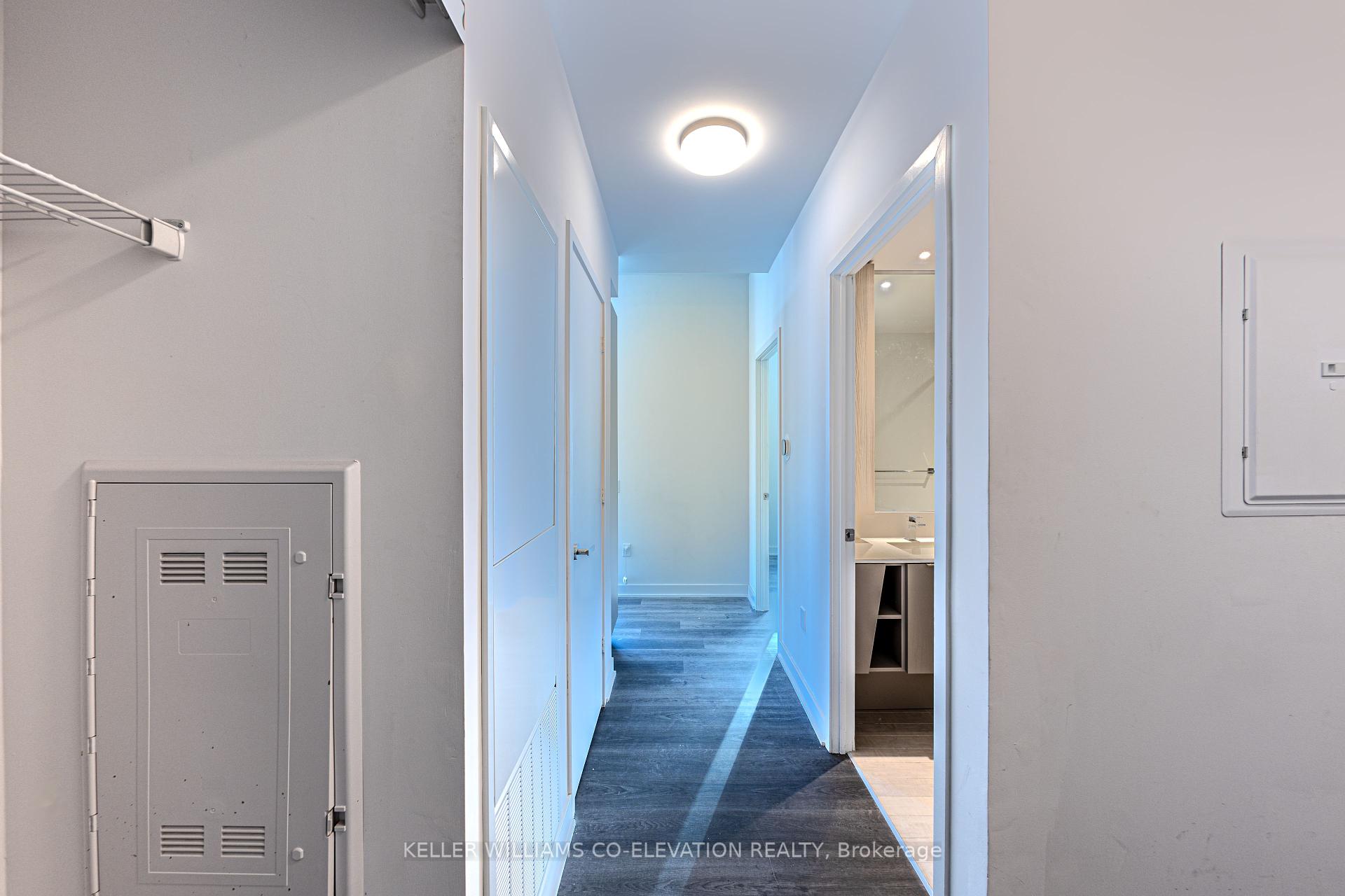3 Bedrooms Condo at 3900 Confederation, Mississauga For sale