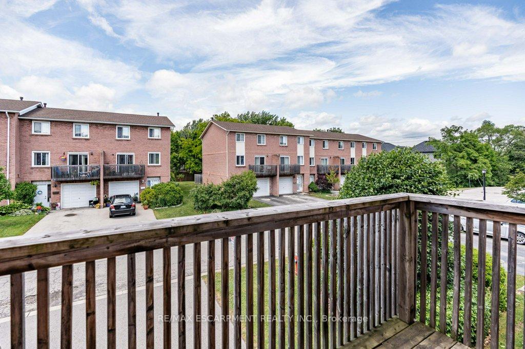 3 Bedrooms Condo at 29 HERITAGE, Hamilton For sale