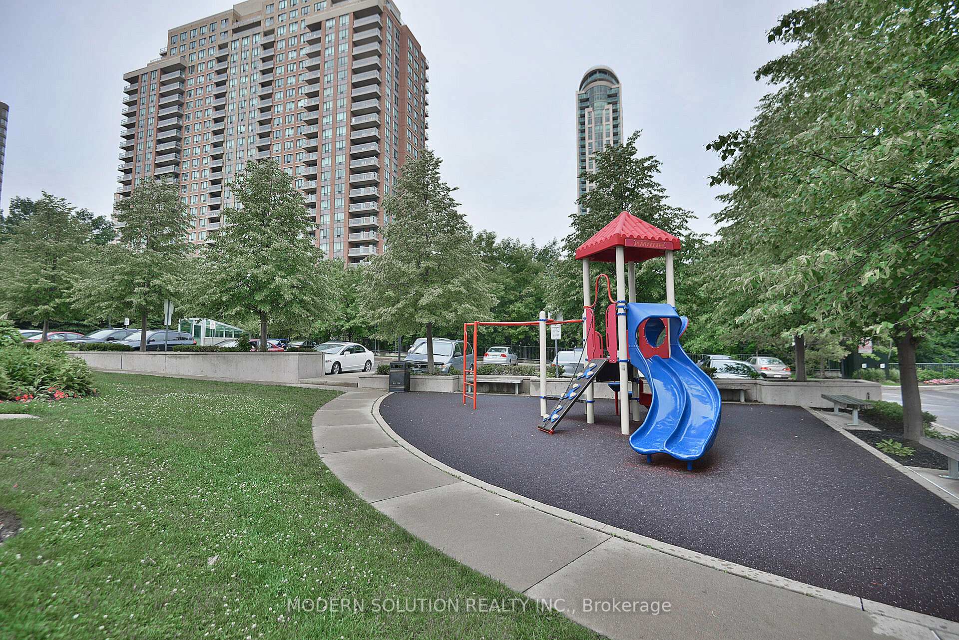 2 Bedrooms Condo at 1 Elm, Mississauga For sale