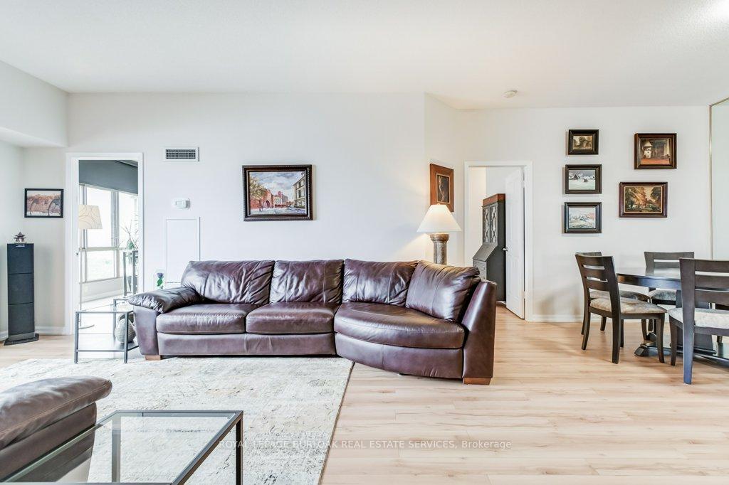 2 Bedrooms Condo at 1201 North Shore, Burlington For sale