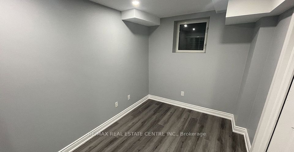 https://trreb-image.ampre.ca/UyZPkDMy-Wa965XYFrm__eeRBgMbtaXWwjI1KwvEePM/rs:fit:960:960/wm:.5:so:0:50:.4/wmsh:10/wmt:PHNwYW4gZm9yZWdyb3VuZD0nd2hpdGUnIGZvbnQ9JzY4Jz5SRS9NQVggUkVBTCBFU1RBVEUgQ0VOVFJFIElOQy4sIEJyb2tlcmFnZTwvc3Bhbj4/cb:20250225180321/L3RycmViL2xpc3RpbmdzLzQwLzY1Lzc2LzA2L3AvM2QwYzc3MzMtZDNkOC00NTljLWExYzUtNWQ4YmViM2FjN2VhLmpwZw.jpg