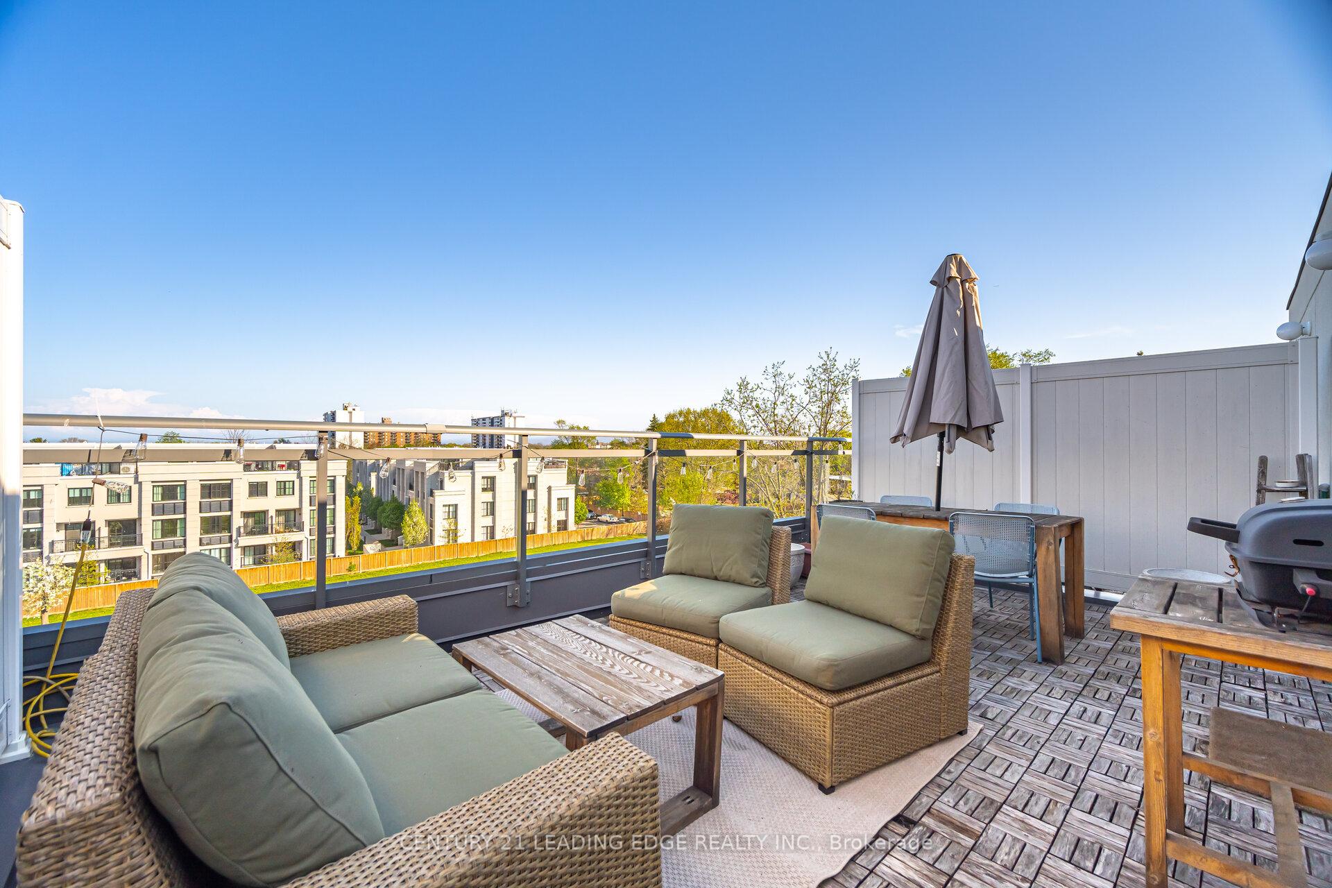 2 Bedrooms Condo at 650 Atwater, Mississauga For sale