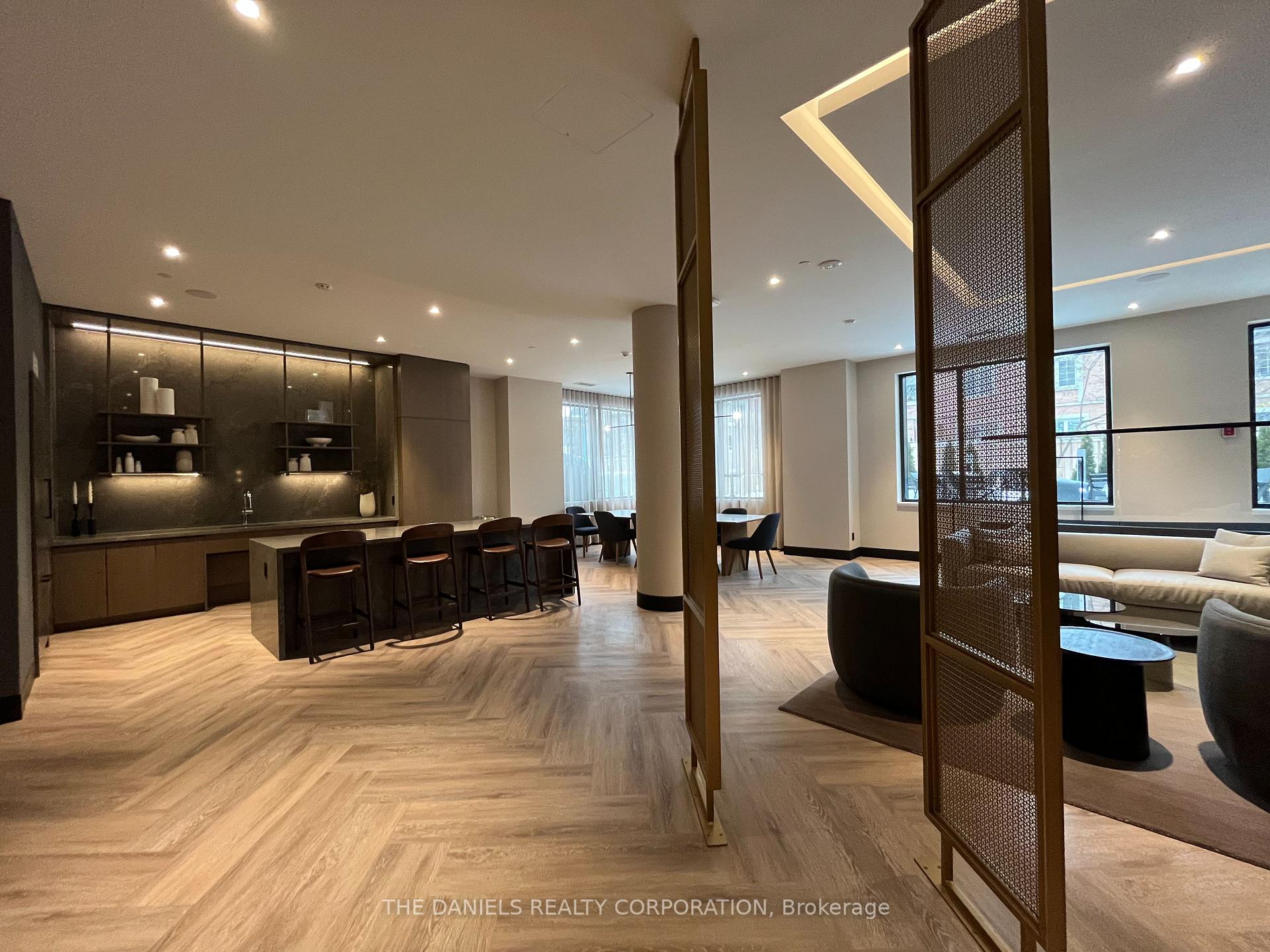 2 Bedrooms Condo at 8 Beverley Glen,  Vaughan For sale