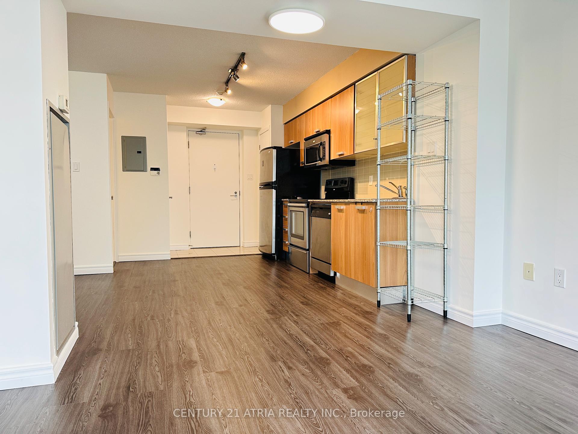 2 Bedrooms Condo at 37 Grosvenor,  Toronto For sale