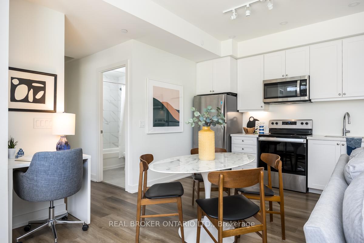 3 Bedrooms Condo at 10 Wilby, Toronto For sale