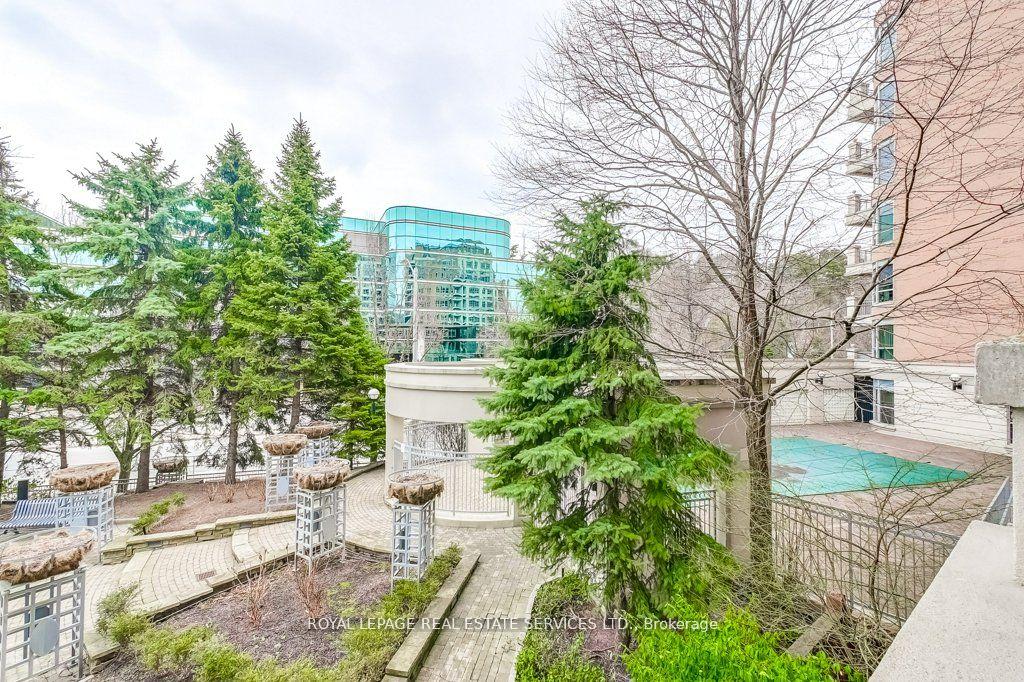 2 Bedrooms Condo at 10 Old York Mills, Toronto For sale