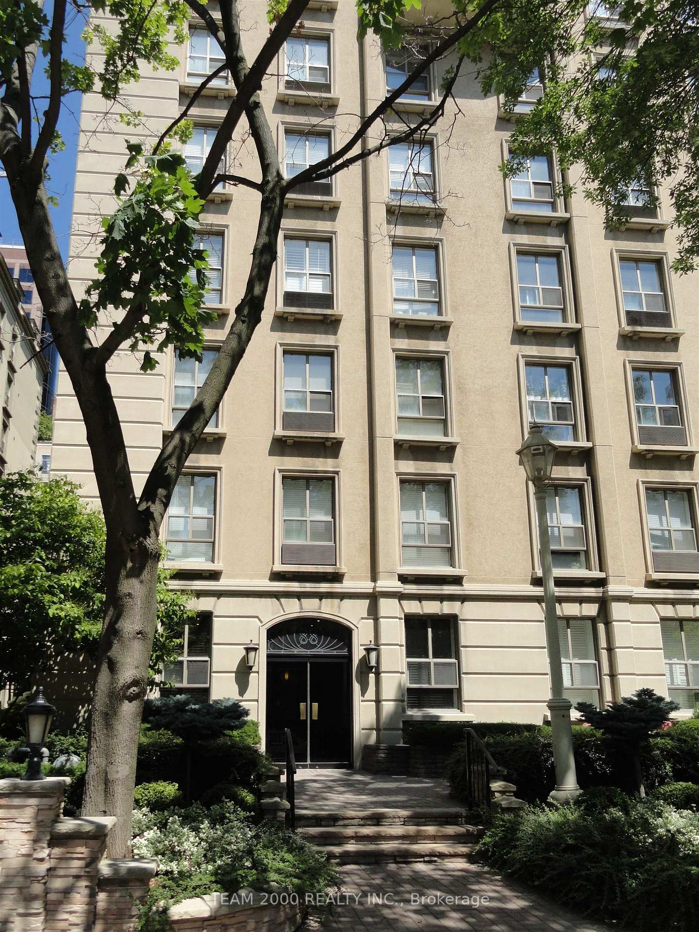 1 Bedroom Condo at 88 Charles,  Toronto For sale