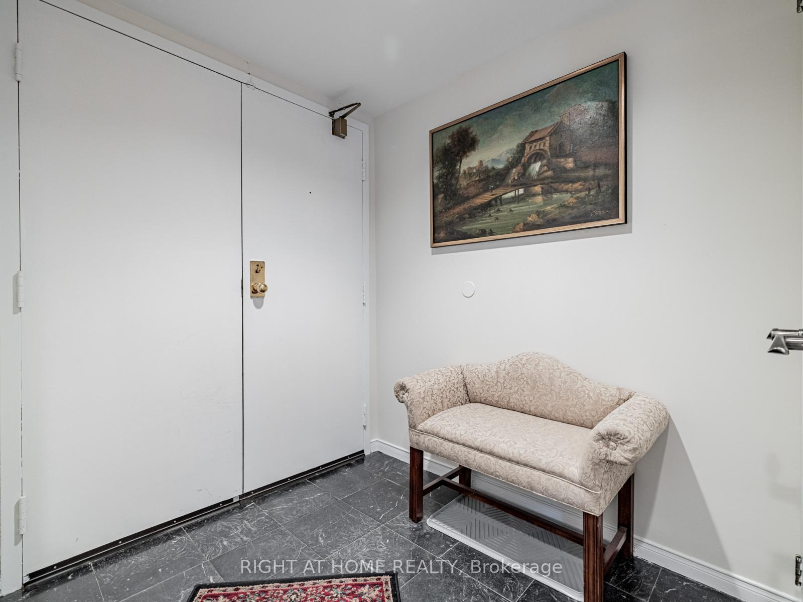 2 Bedrooms Condo at 100 Arbors, Vaughan For sale