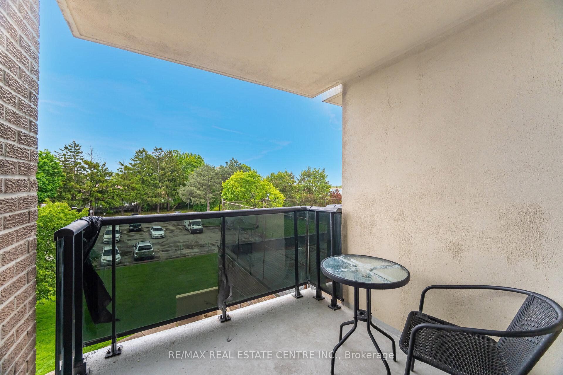 2 Bedrooms Condo at 2825 Islington, Toronto For sale