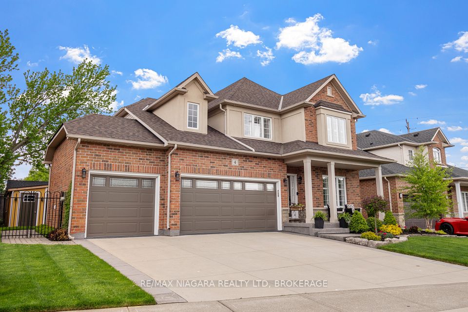 4 Golf Woods Drive, Grimsby, ON L3M 5P5
