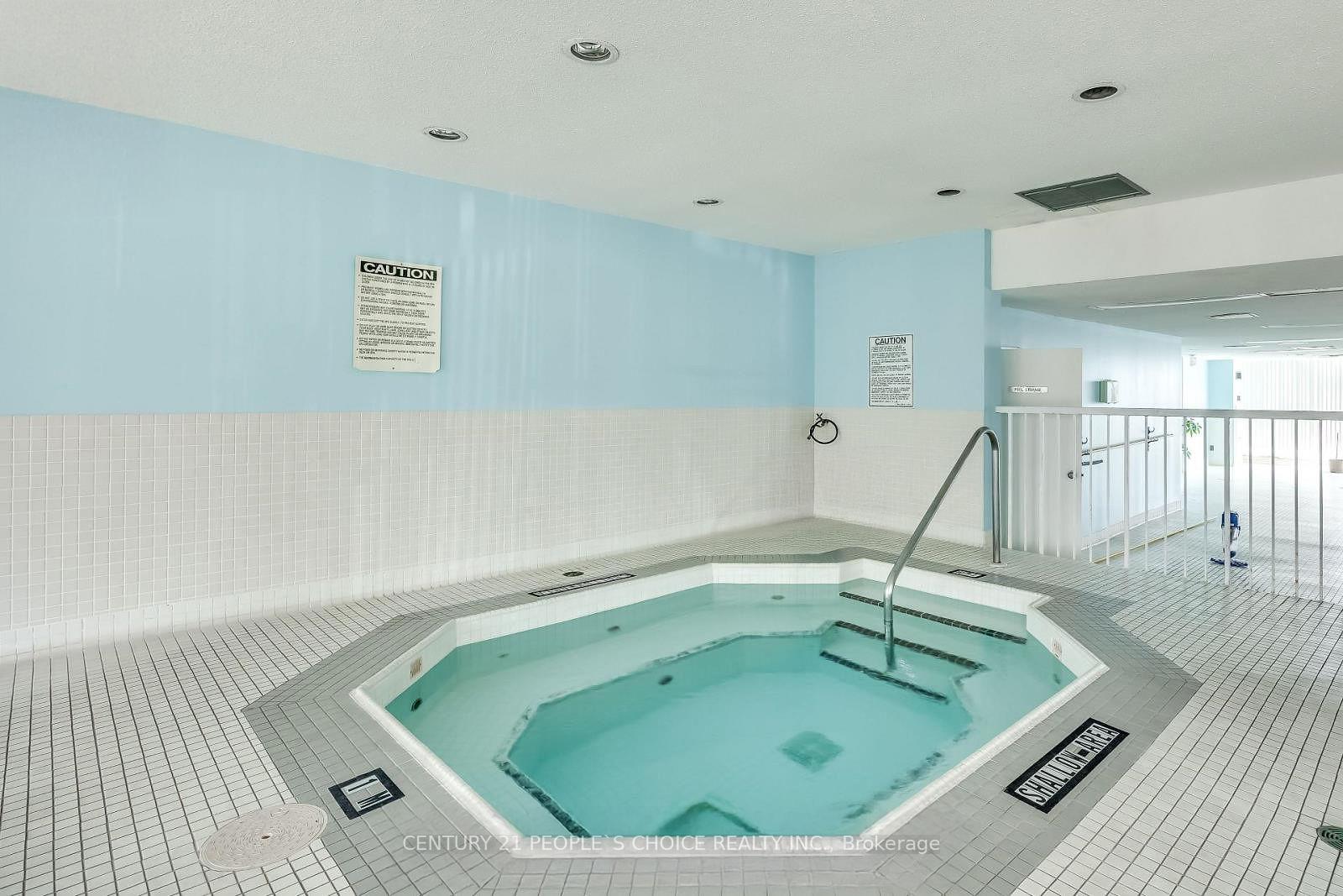 2 Bedrooms Condo at 3 Rowntree, Toronto For sale