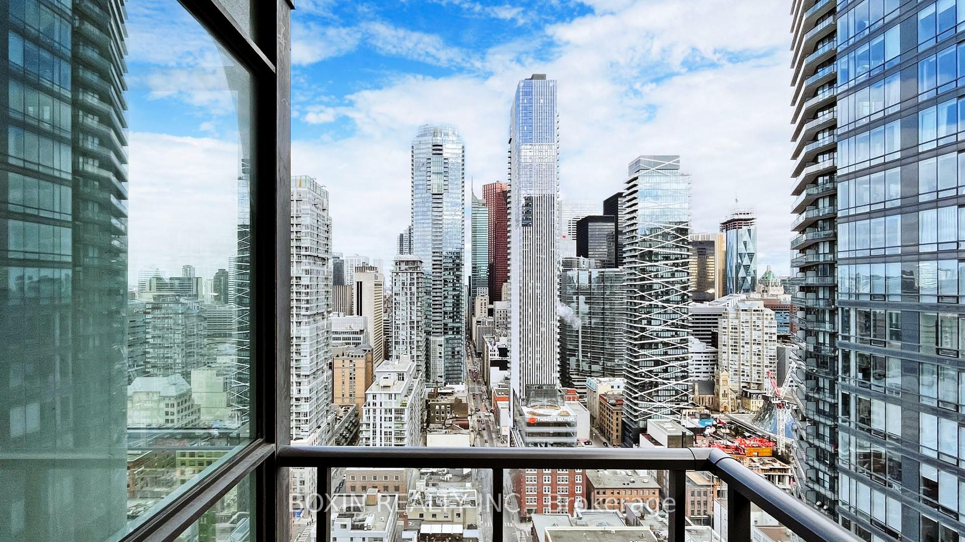 2 Bedrooms Condo at 290 Adelaide,  Toronto For sale