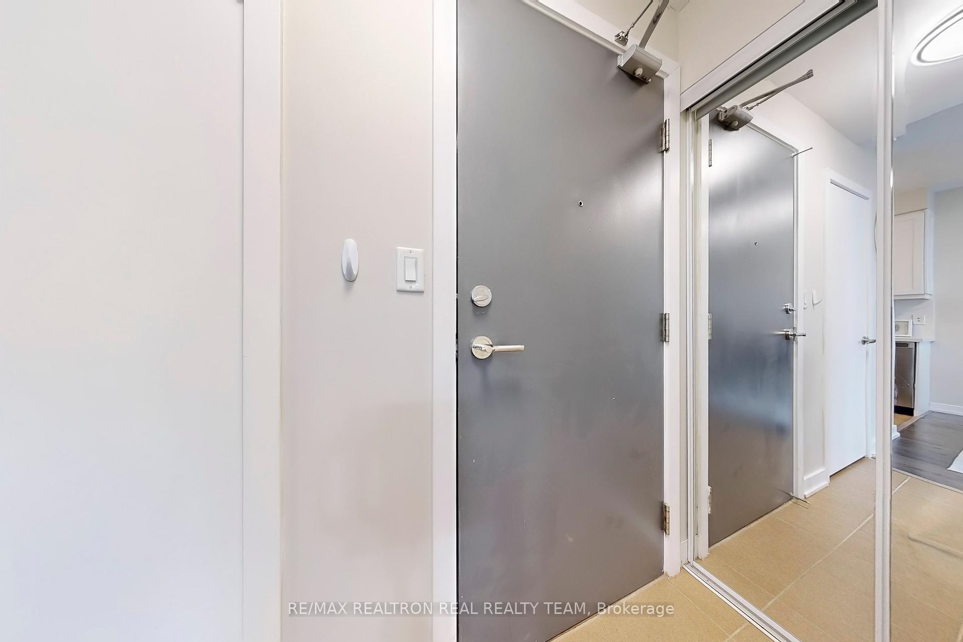 1 Bedroom Condo at 4070 Confederation, Mississauga For sale