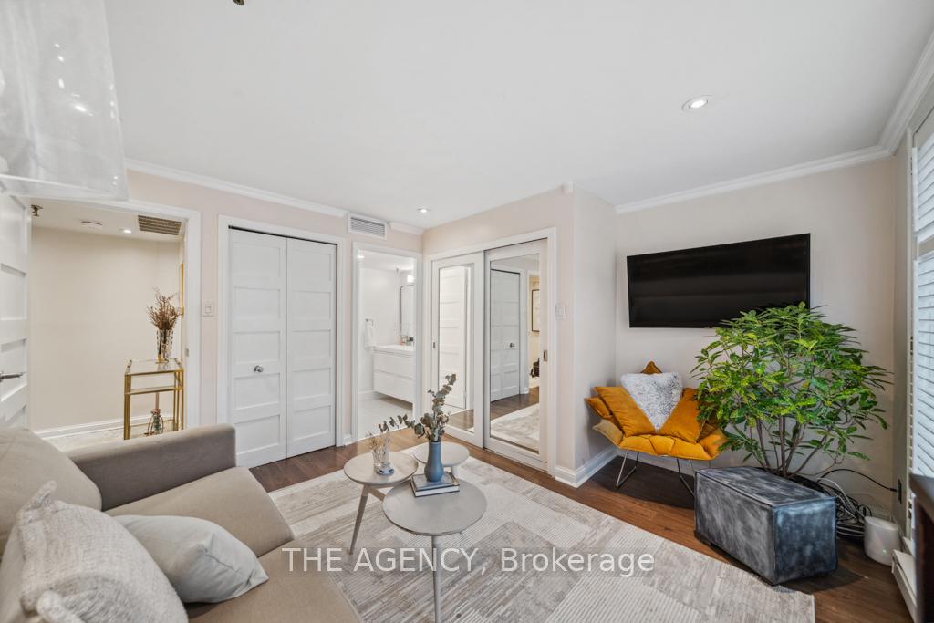 2 Bedrooms Condo at 105 Heath, Toronto For sale