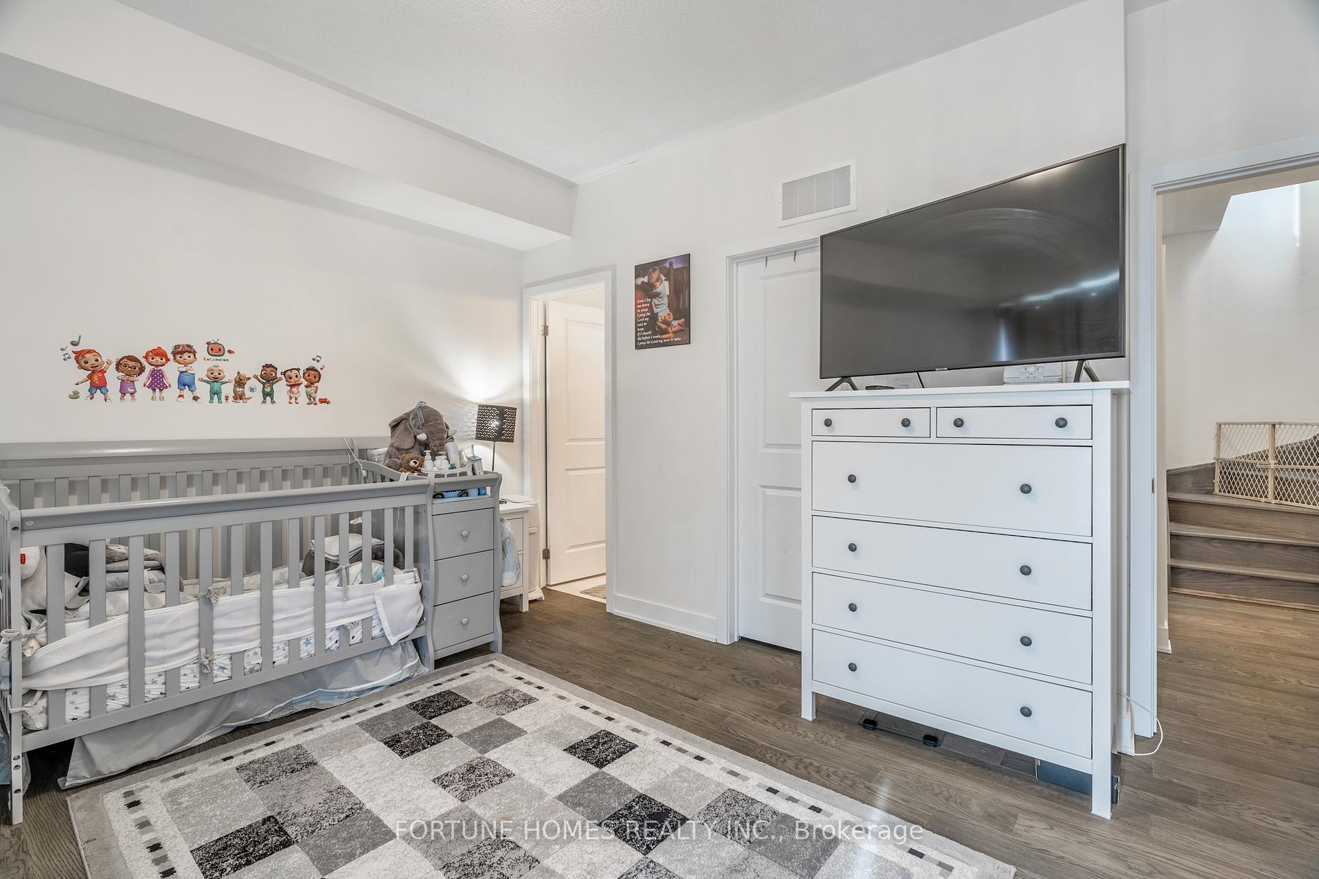 3 Bedrooms Condo at 39 John Perkins Bull, Toronto For sale