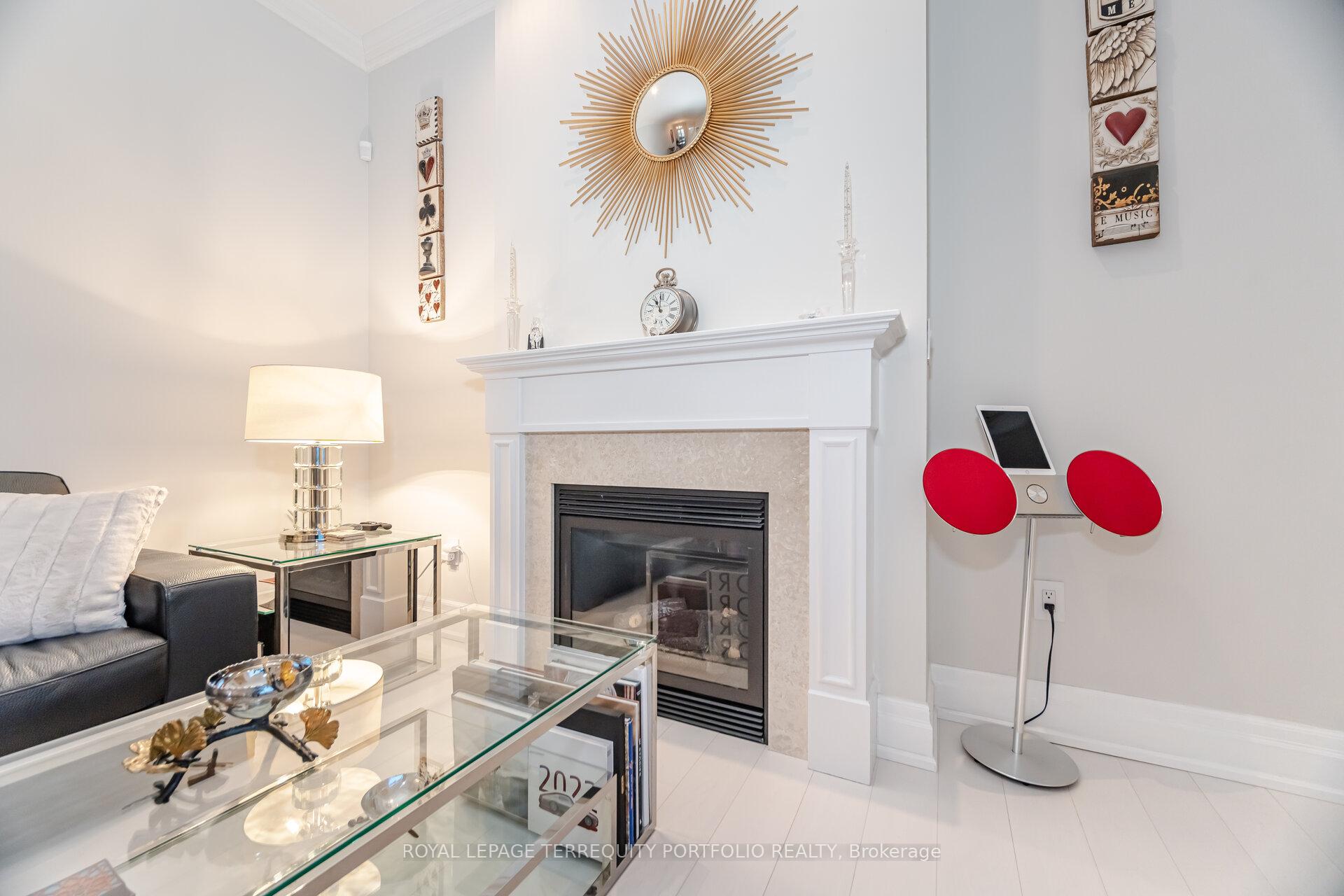 4 Bedrooms Condo at 51 York Mills,  Toronto For sale
