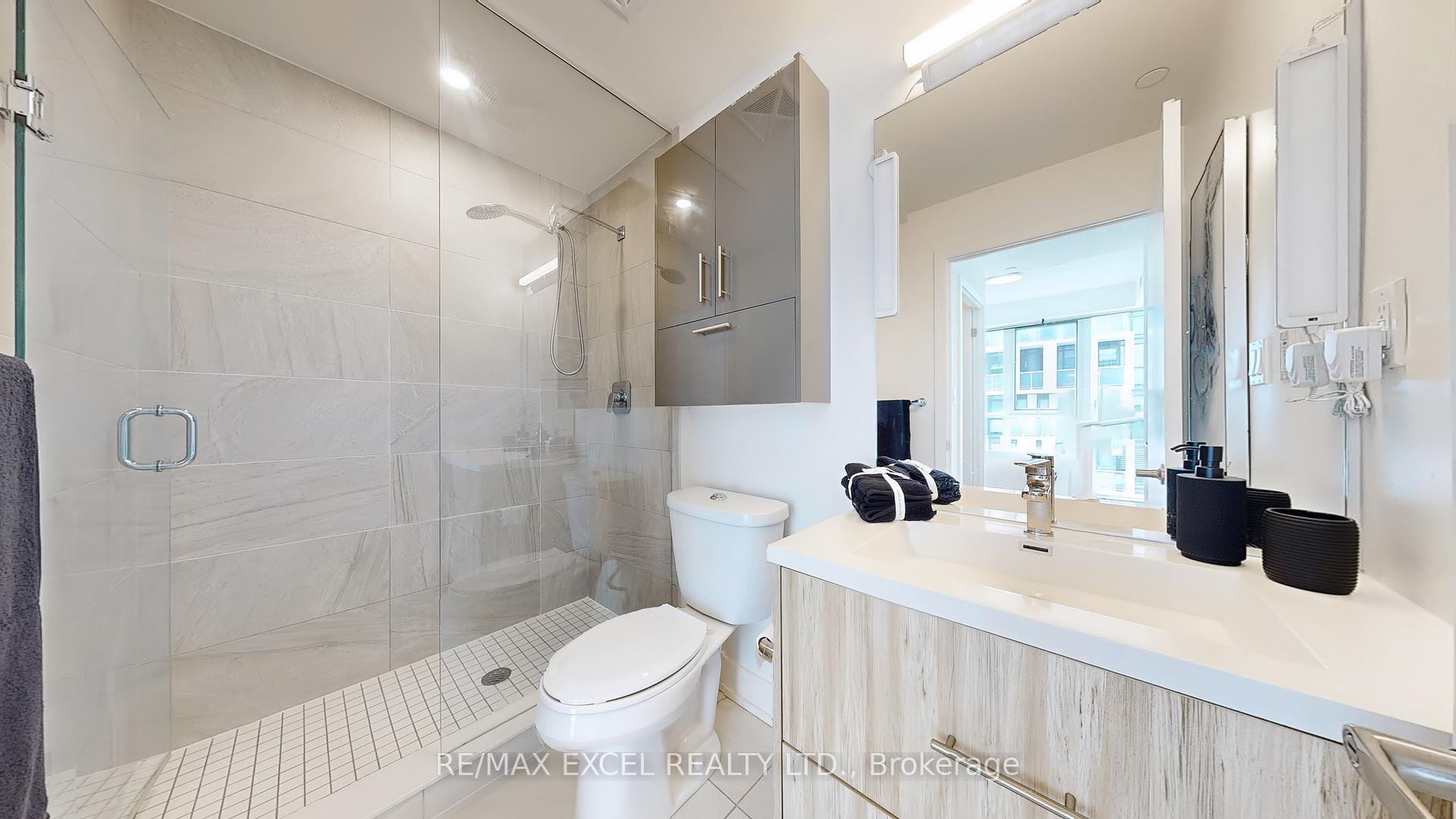 2 Bedrooms Condo at 180 Fairview Mall, Toronto For sale